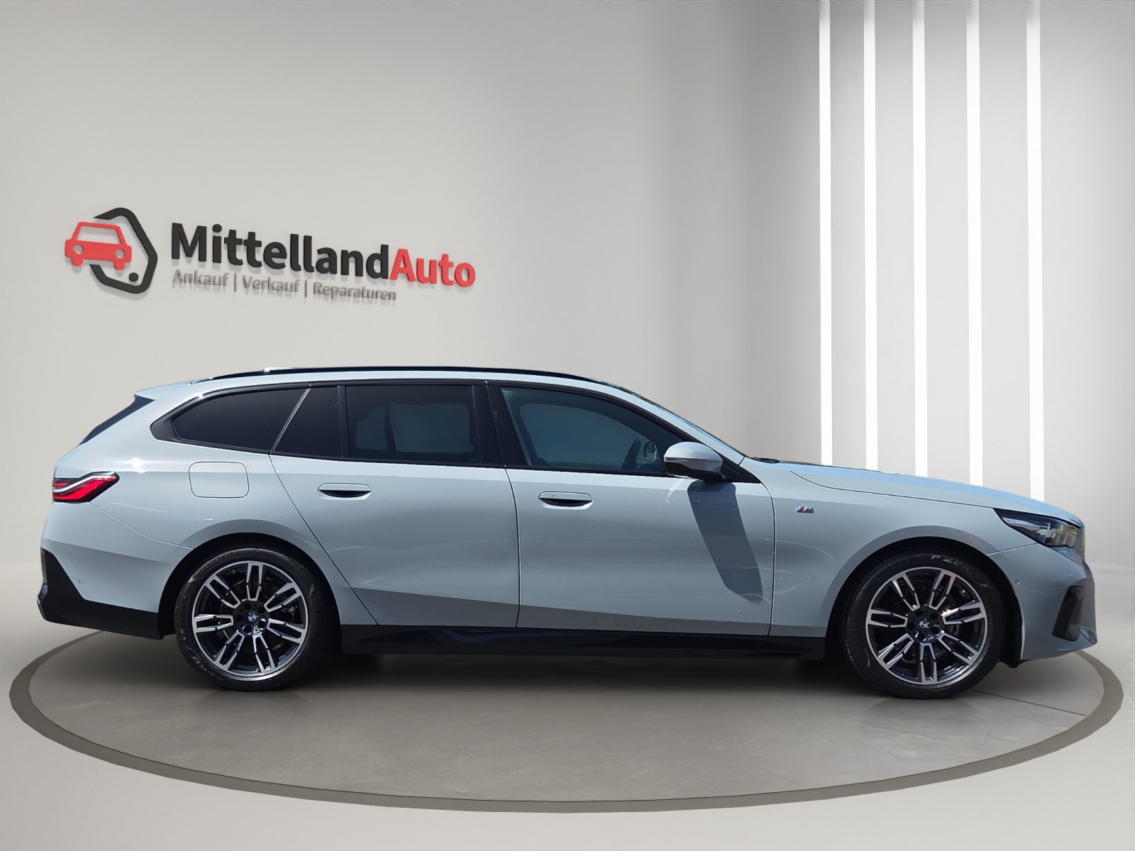 BMW 520d xDrive 48V Touring M Sport Steptronic-showroom-element-3