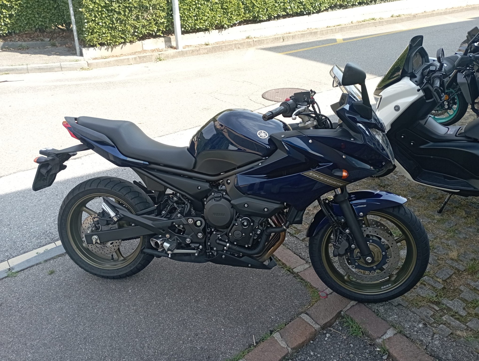 YAMAHA XJ 6 Diversion ABS-image-4