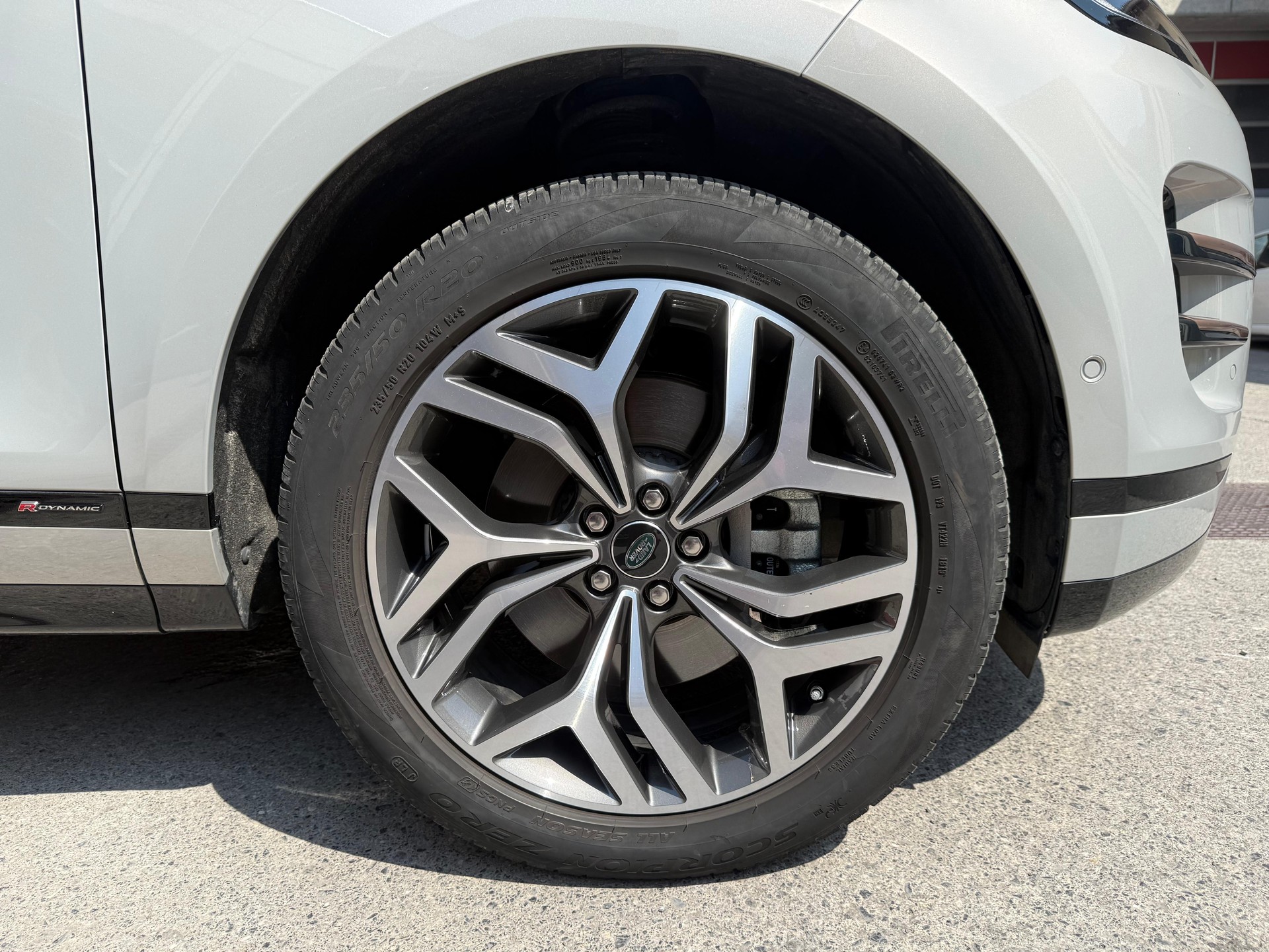 LAND ROVER Range Rover Evoque R-Dynamic P 250 HSE AT9-image-8