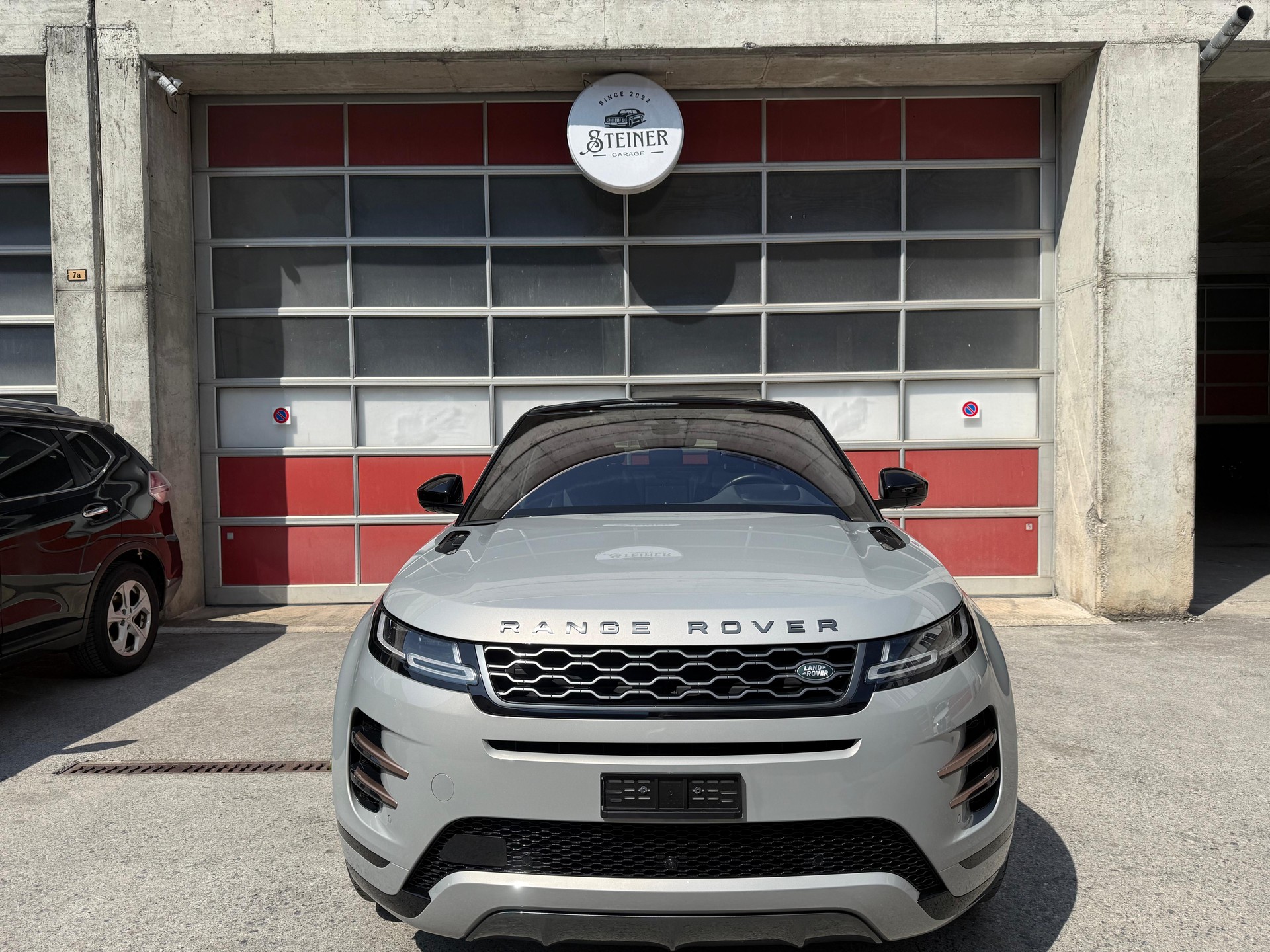 LAND ROVER Range Rover Evoque R-Dynamic P 250 HSE AT9-showroom-element-1