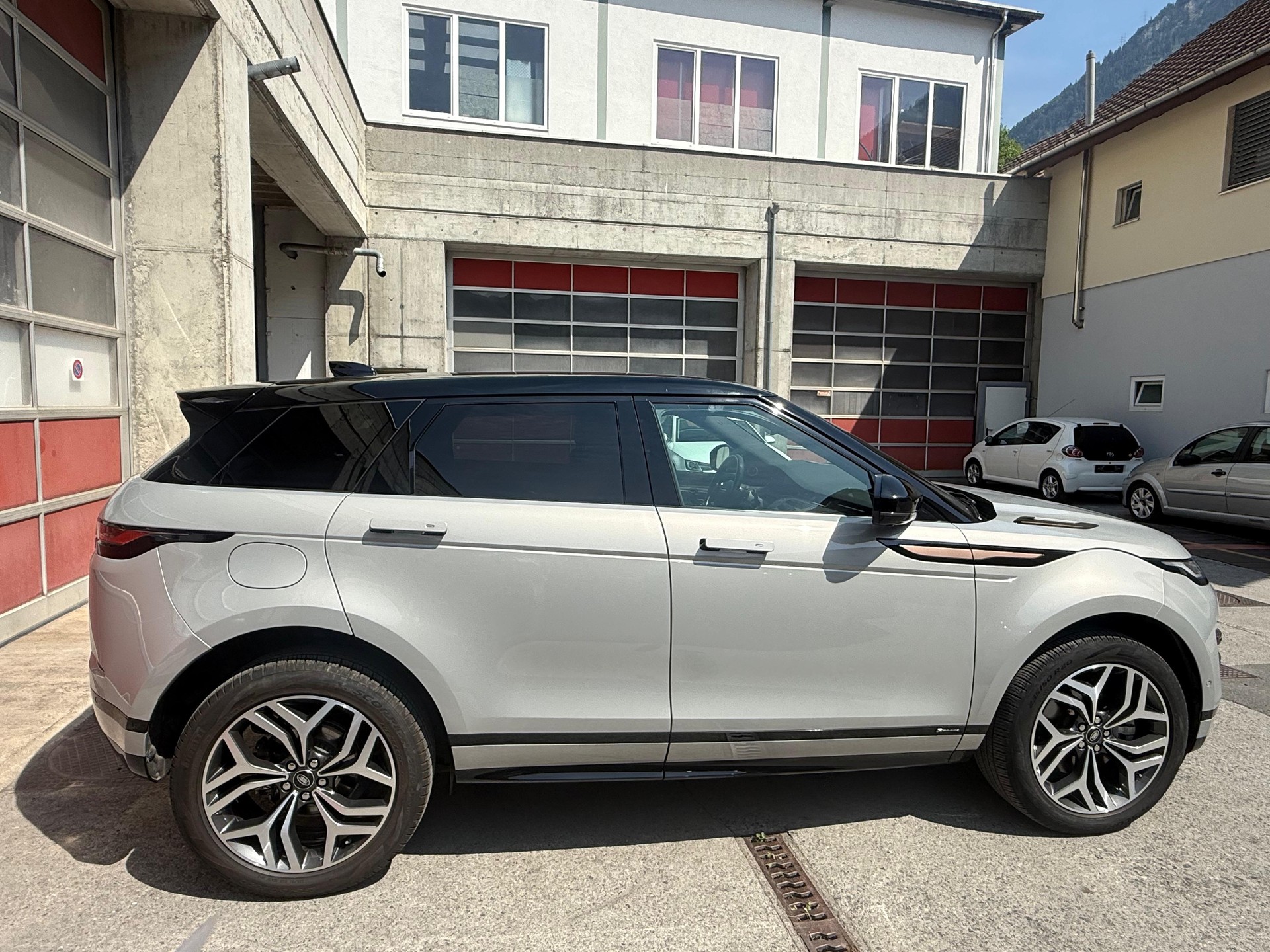 LAND ROVER Range Rover Evoque R-Dynamic P 250 HSE AT9-showroom-element-3