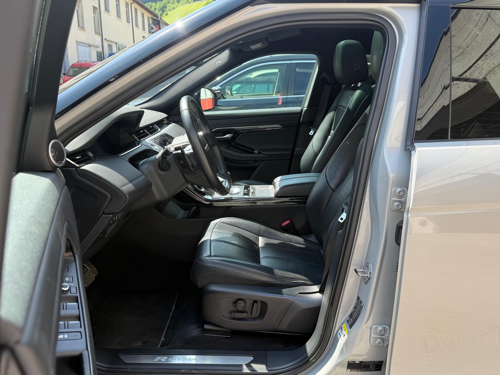 LAND ROVER Range Rover Evoque R-Dynamic P 250 HSE AT9-image-4