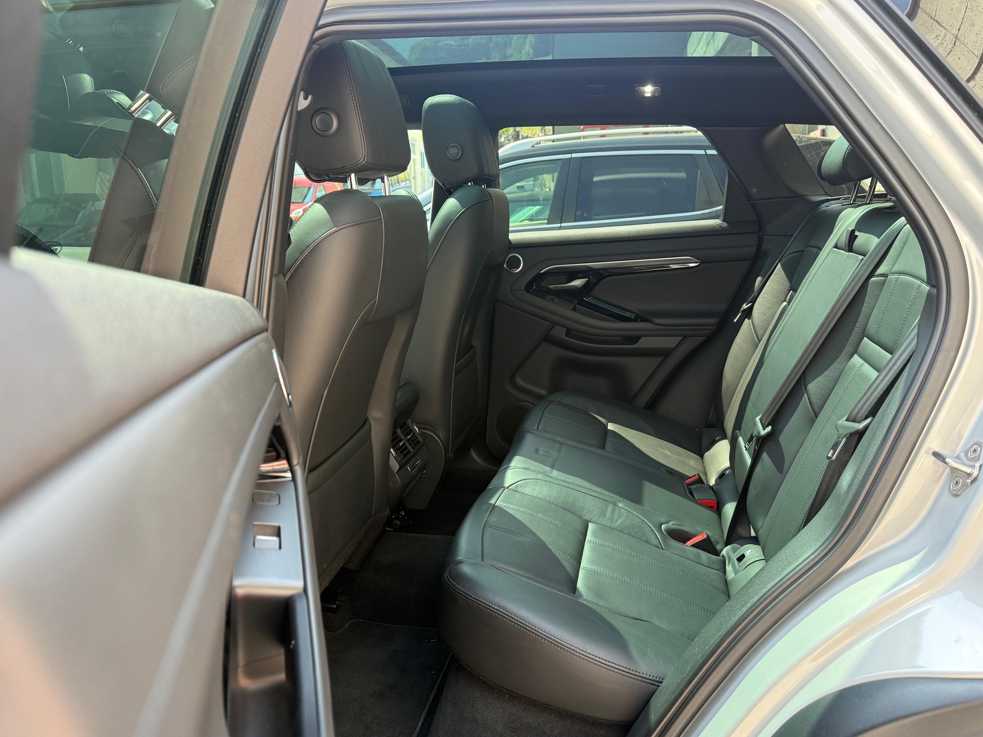 LAND ROVER Range Rover Evoque R-Dynamic P 250 HSE AT9-image-5