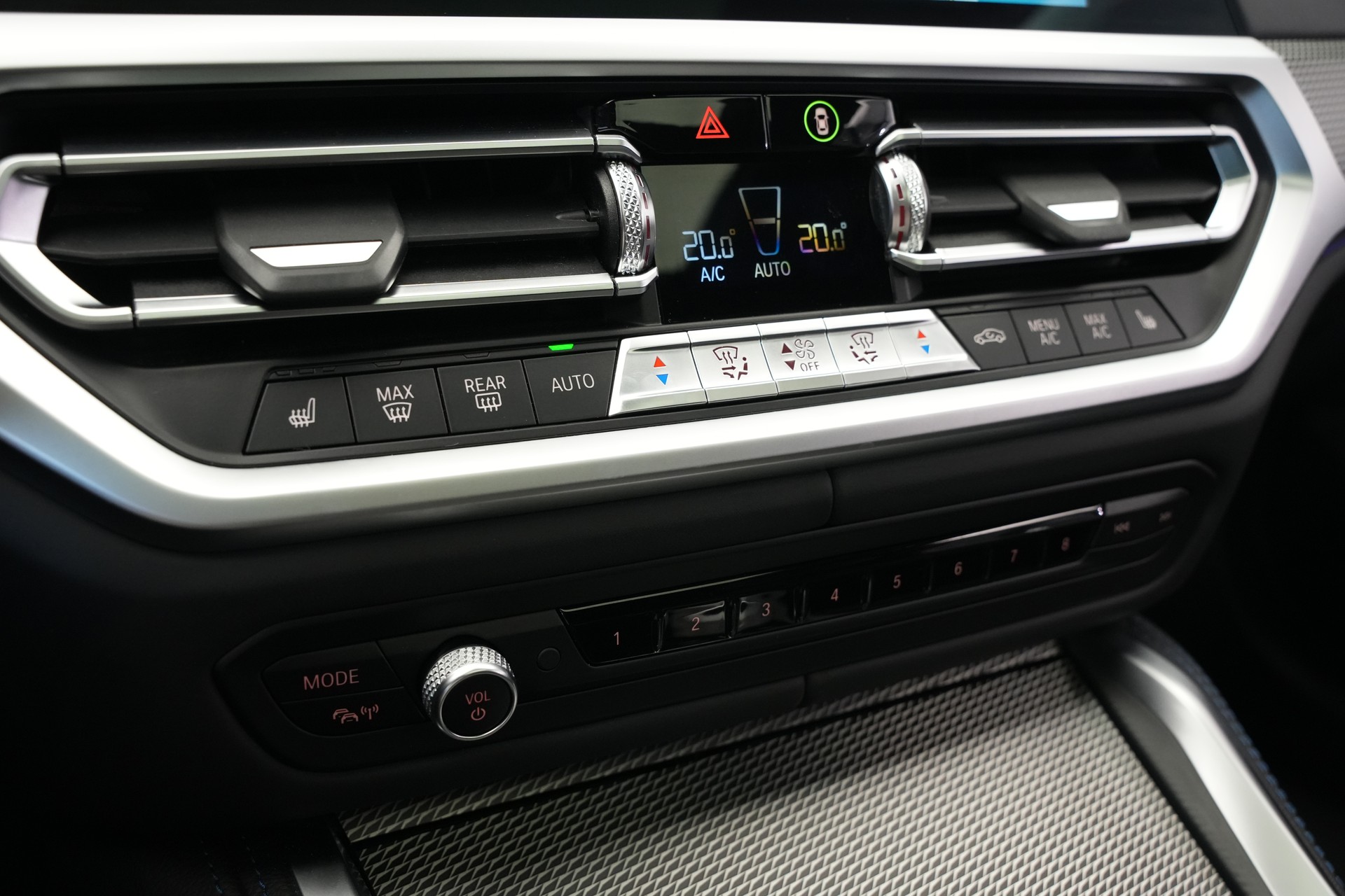 BMW M440i xDrive 48V Coupé Steptronic *CH-Fahrzeug* *M Sportsitze* *Carbon Paket*-image-30