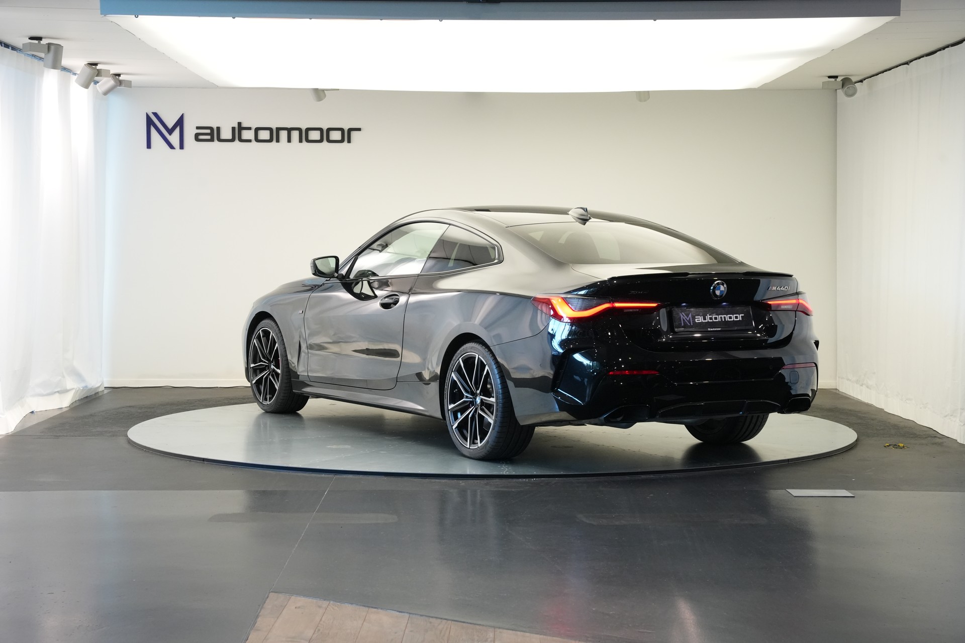 BMW M440i xDrive 48V Coupé Steptronic *CH-Fahrzeug* *M Sportsitze* *Carbon Paket*-image-6