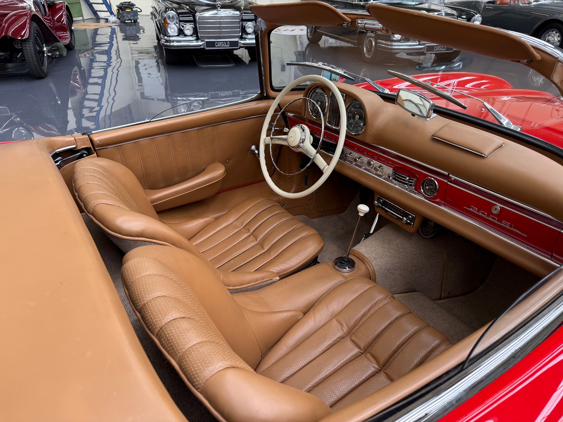 MERCEDES-BENZ 300 SL Roadster-showroom-element-3