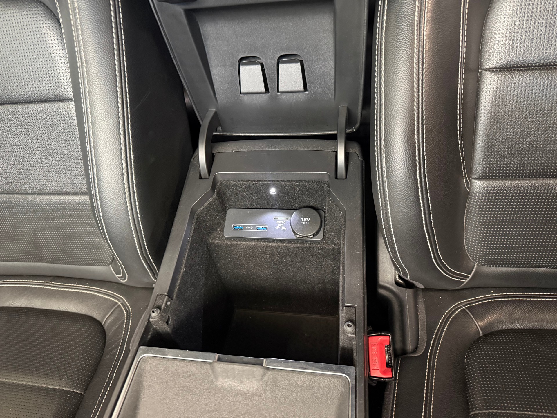 JAGUAR E-Pace 2.0d D180 S AWD Automatik-image-25