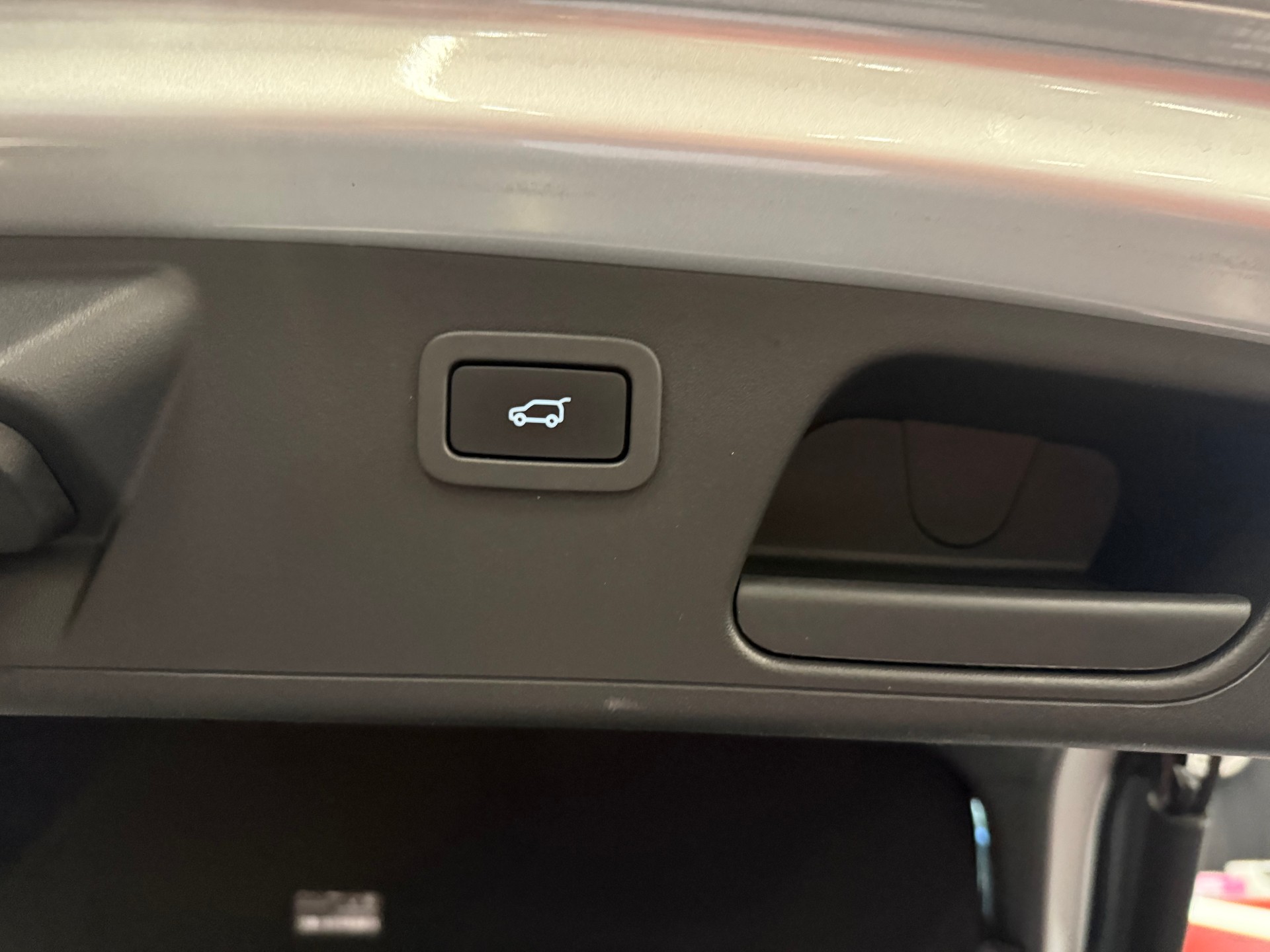 JAGUAR E-Pace 2.0d D180 S AWD Automatik-image-17