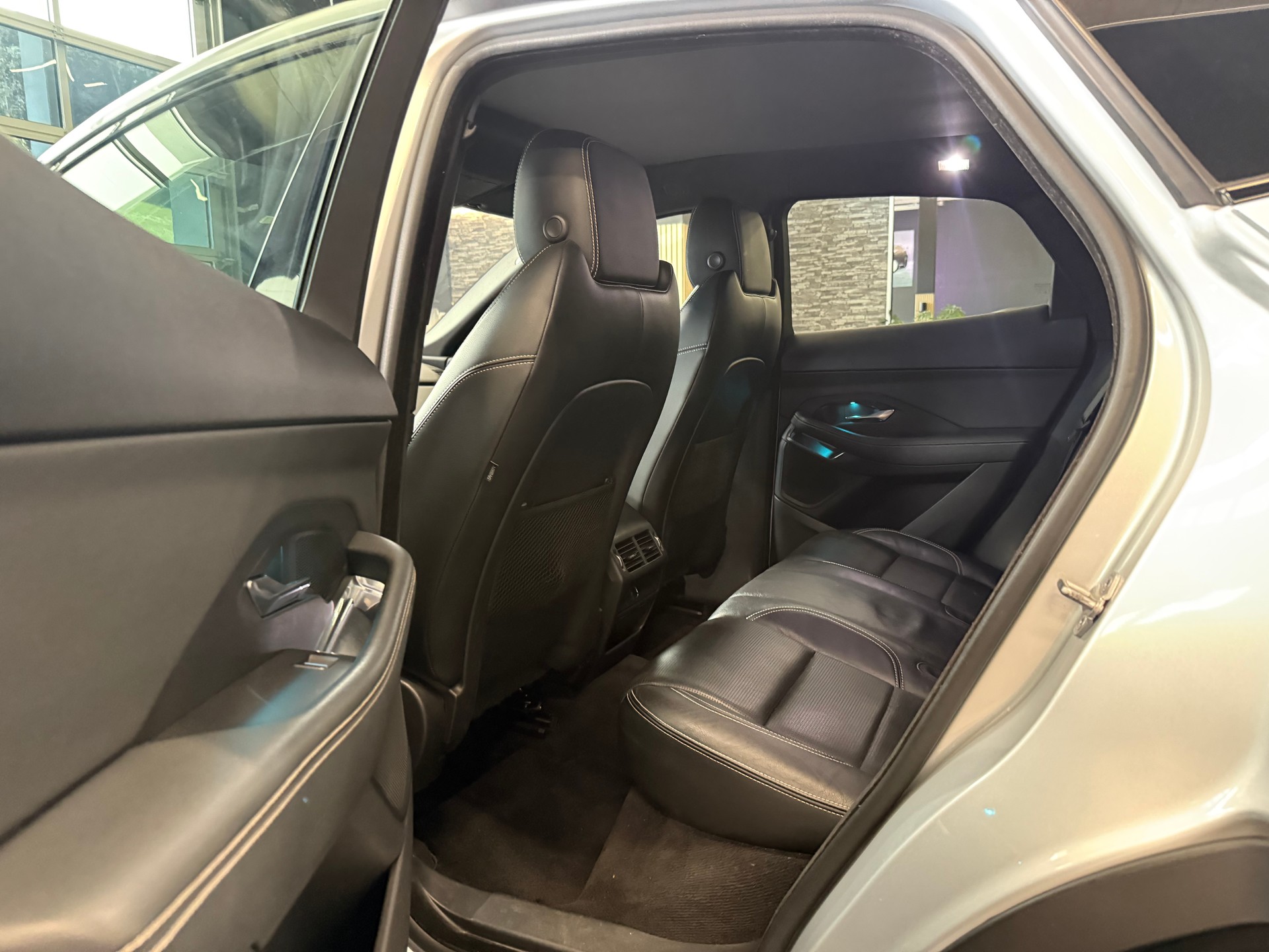 JAGUAR E-Pace 2.0d D180 S AWD Automatik-image-11