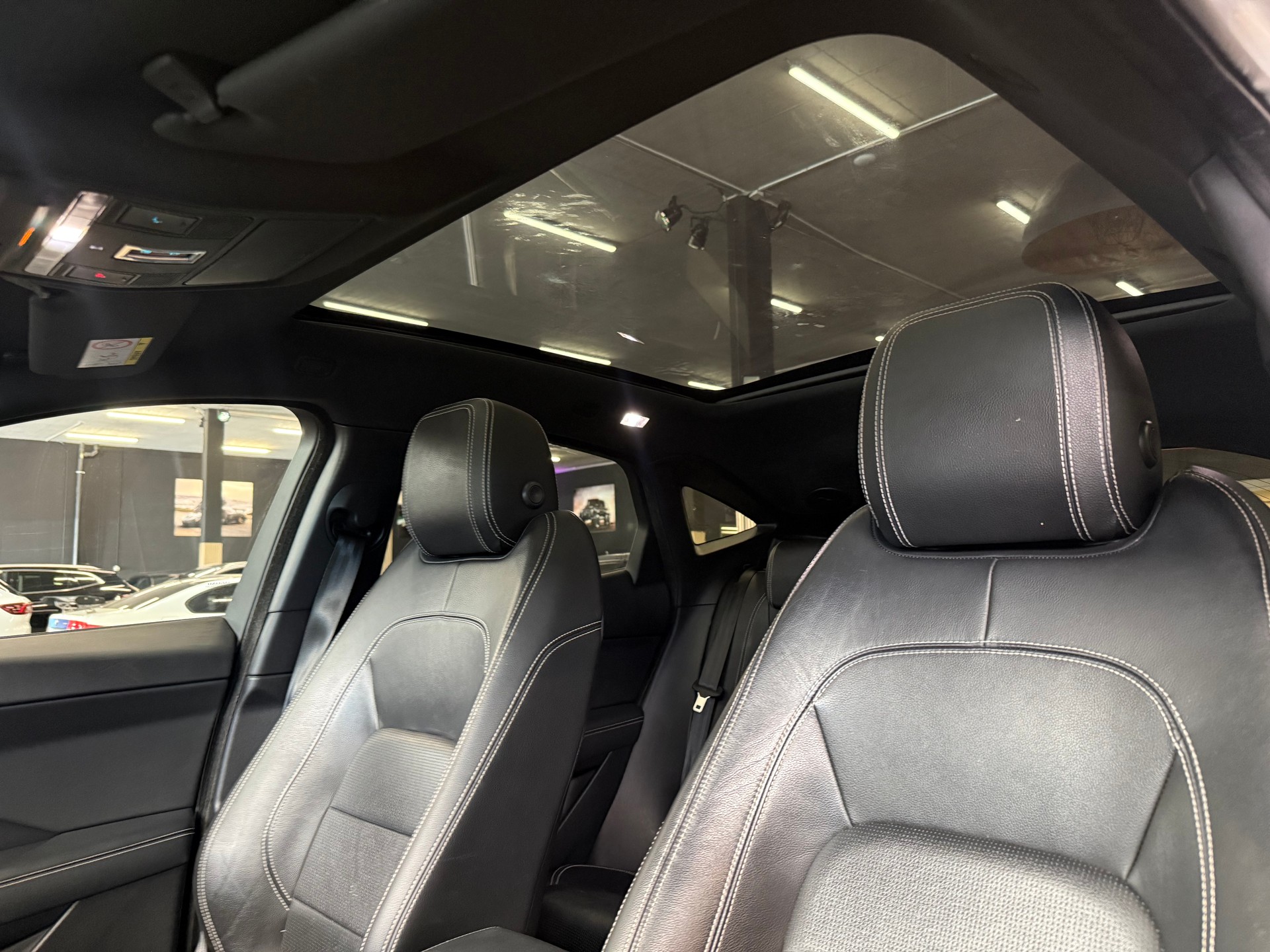 JAGUAR E-Pace 2.0d D180 S AWD Automatik-image-24