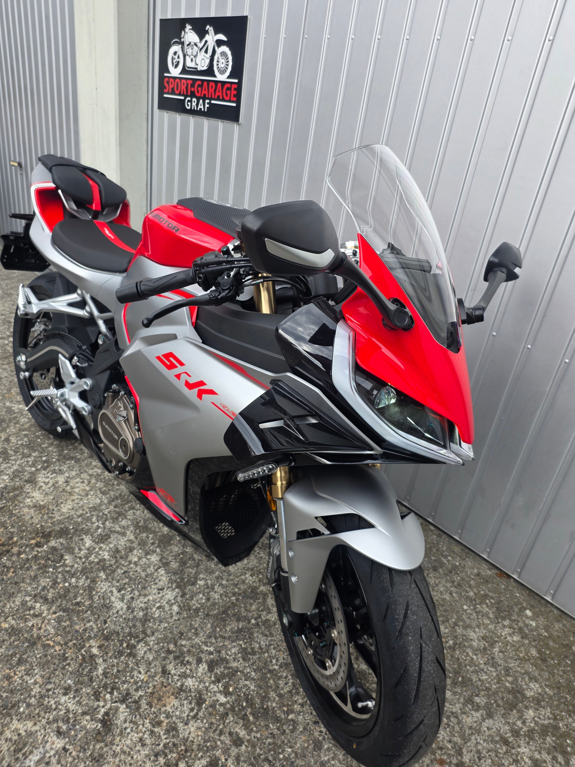 QJ Srk 421RR Supersport-image-1