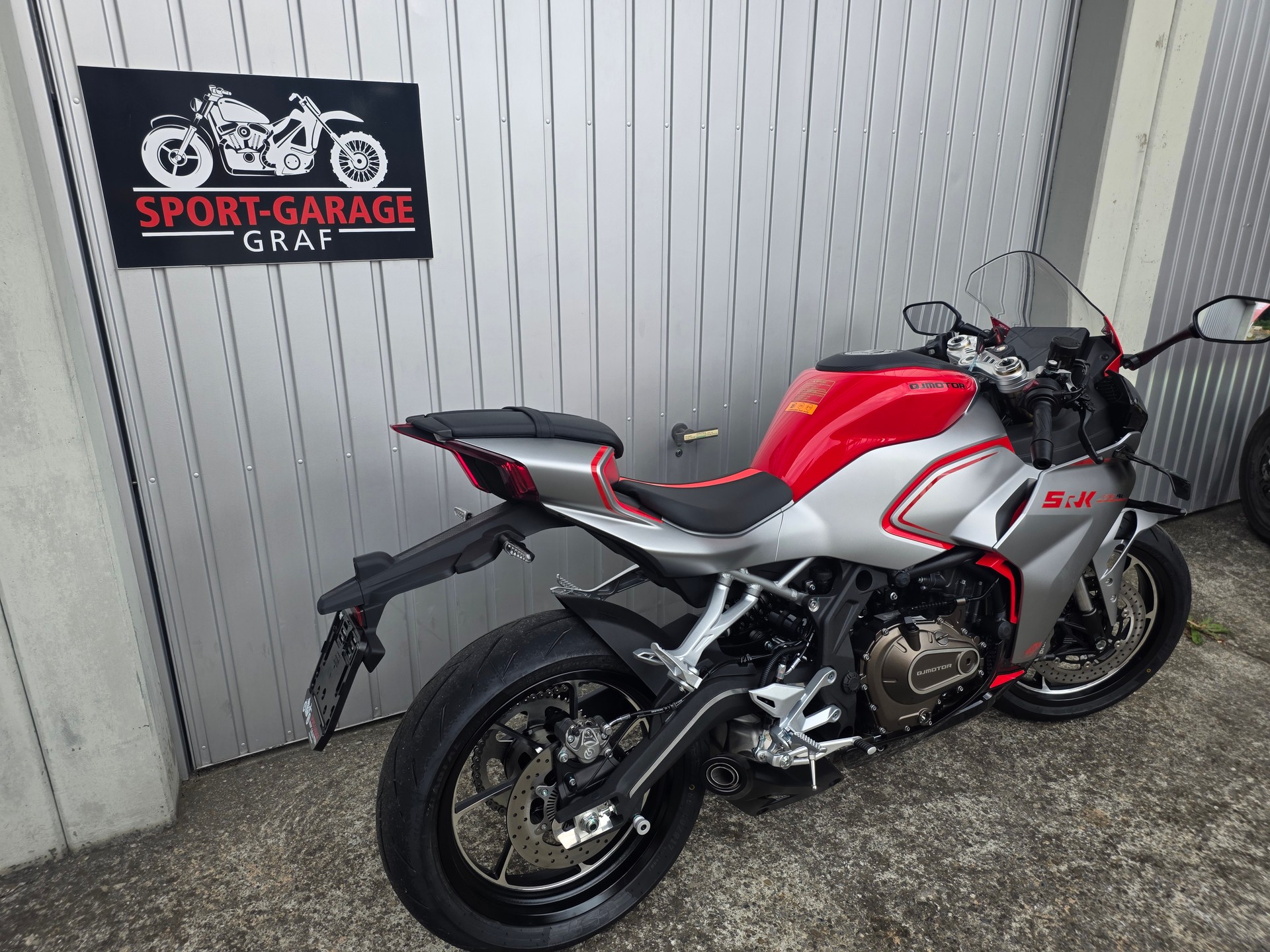 QJ Srk 421RR Supersport-image-3