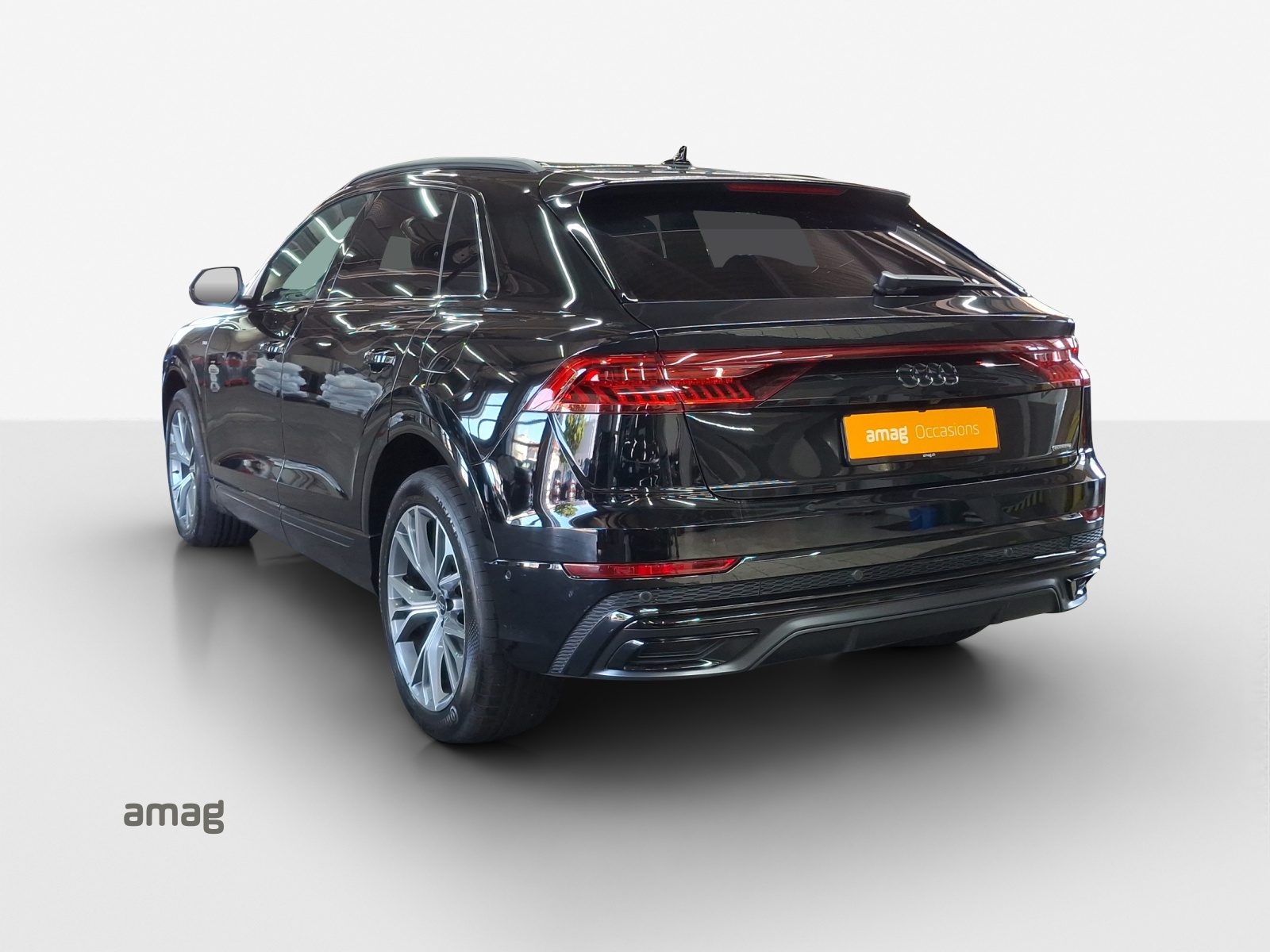 AUDI Q8 55 TFSI e quattro PHEV tiptronic-showroom-element-2