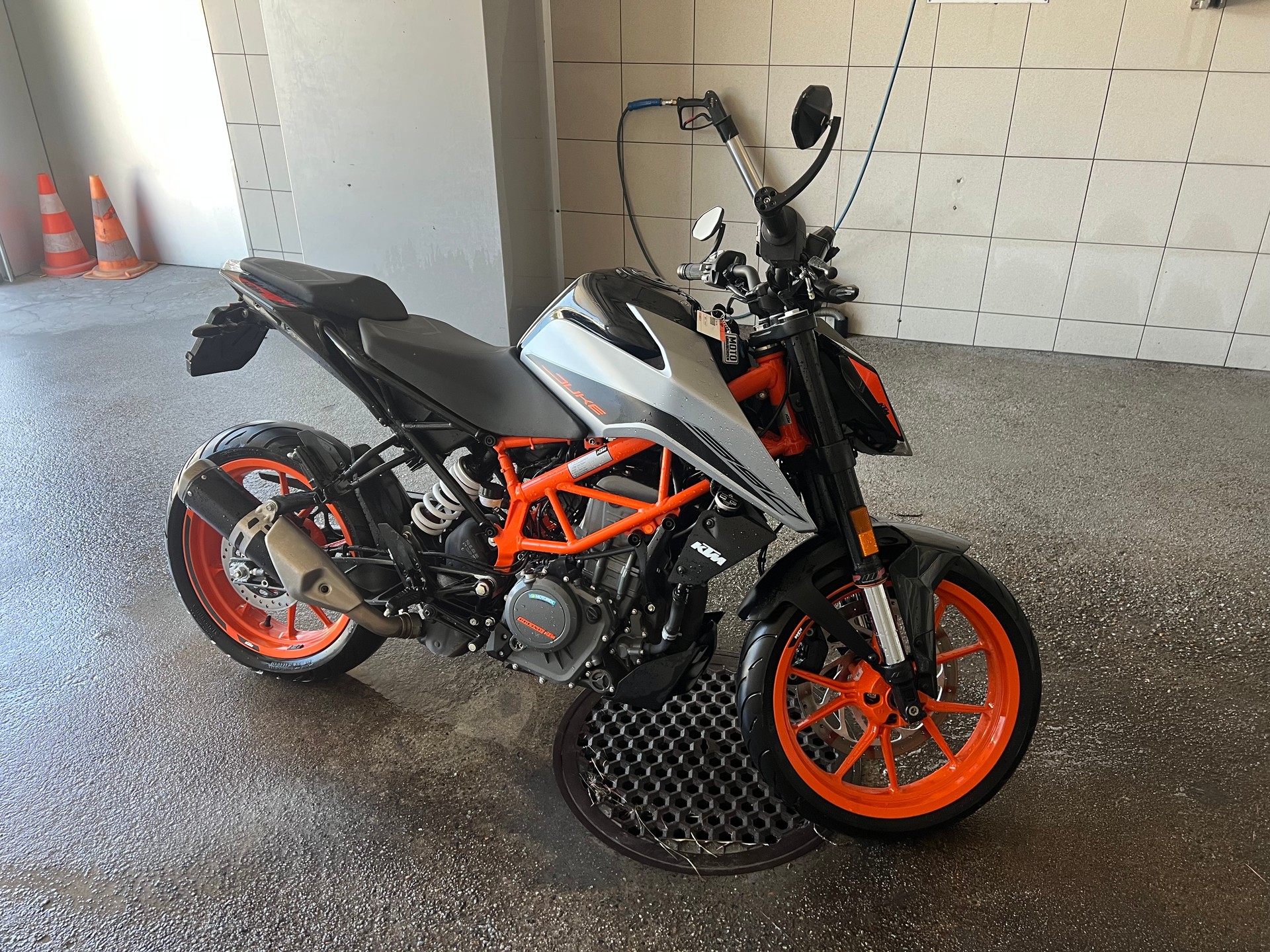 KTM 390 Duke-image-1