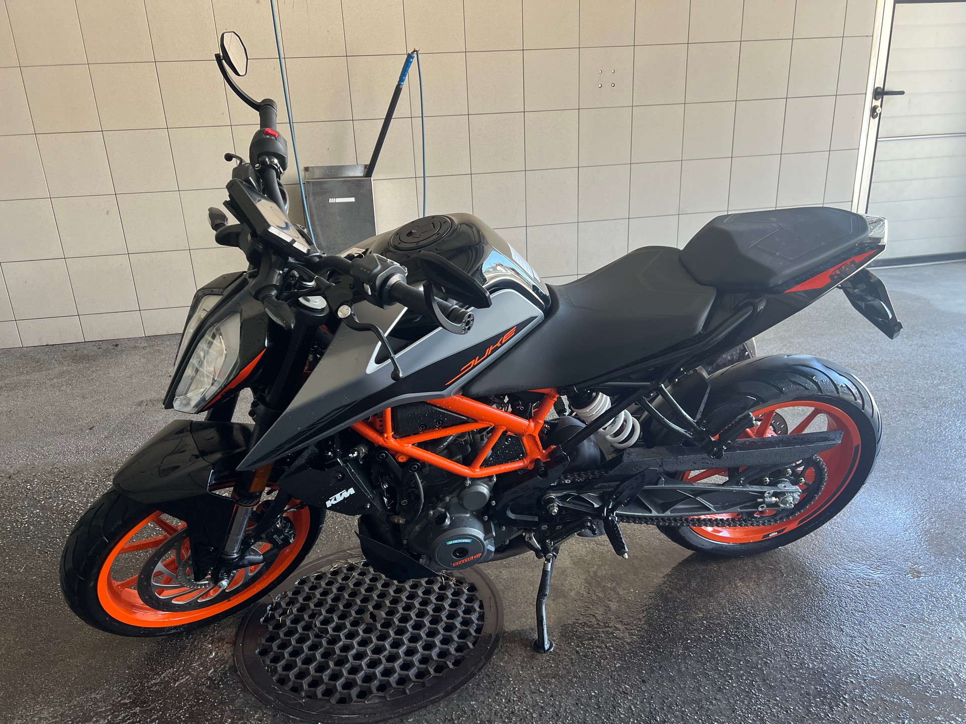 KTM 390 Duke-image-0