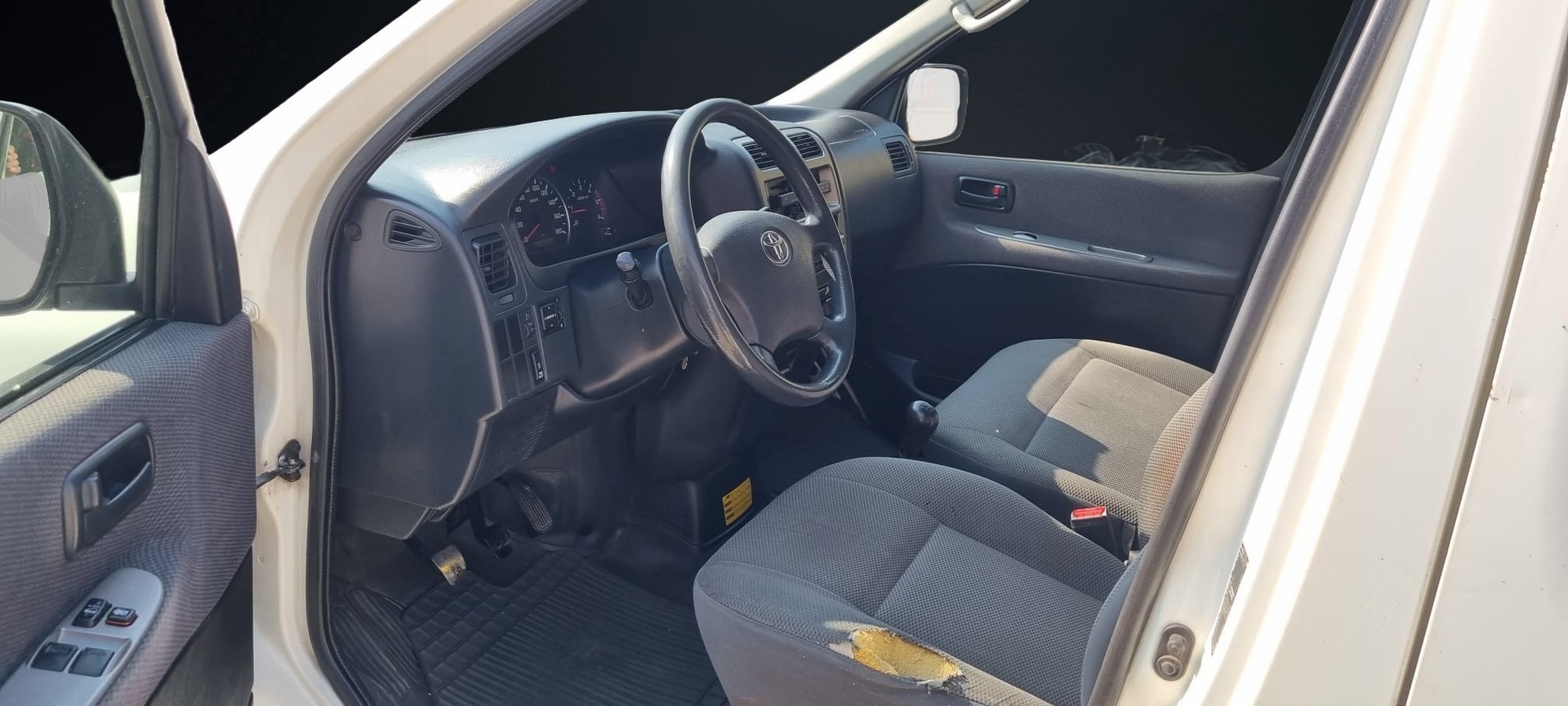 TOYOTA HI-ACE 2.5D 4WD-image-12