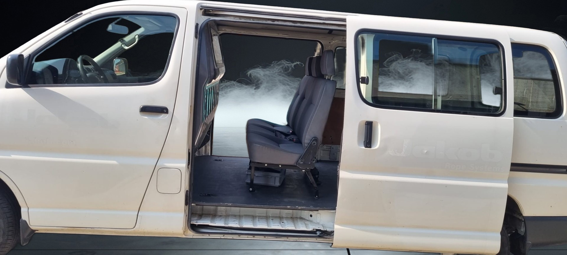 TOYOTA HI-ACE 2.5D 4WD-image-10