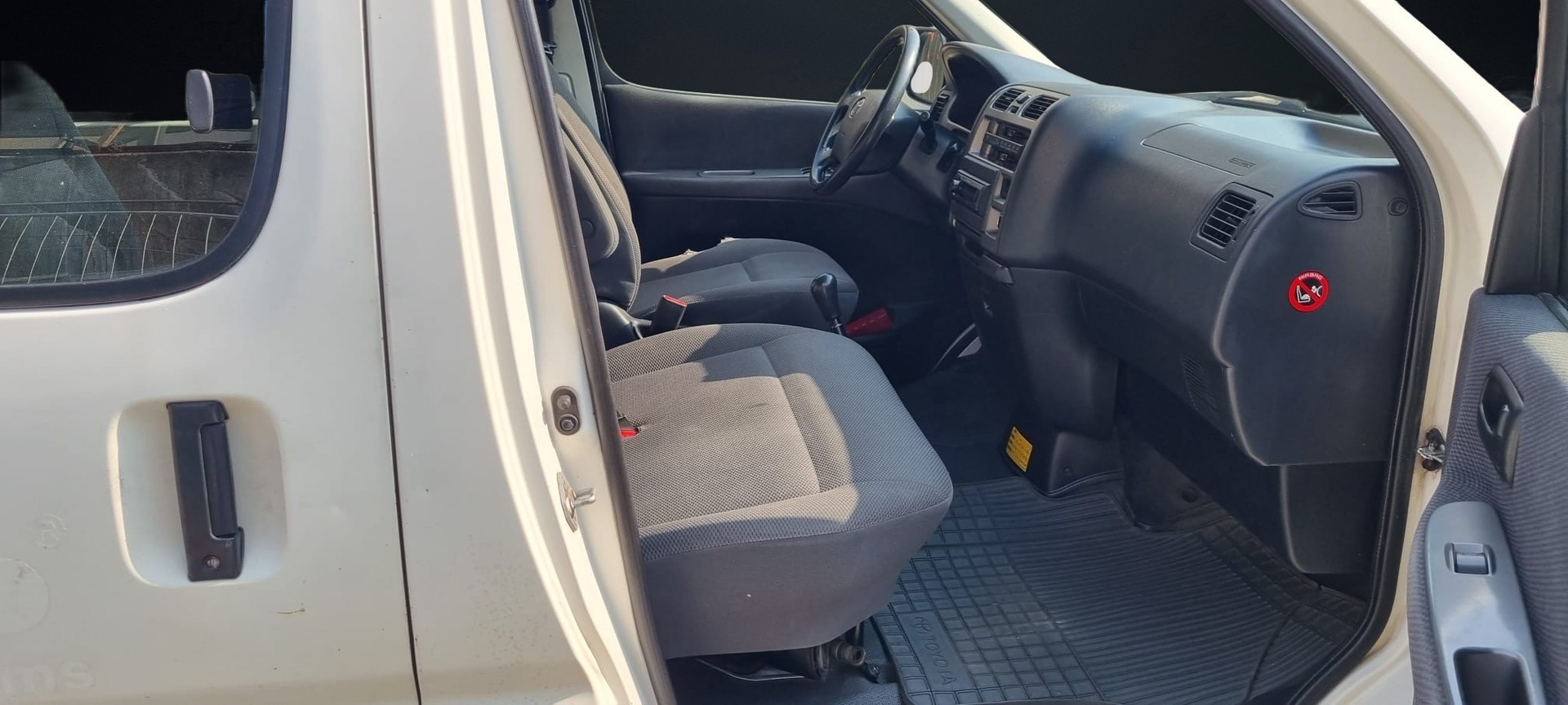 TOYOTA HI-ACE 2.5D 4WD-image-11