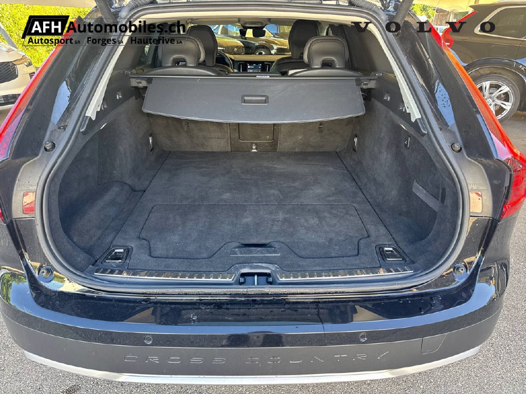 VOLVO V90 Cross Country 2.0 B5 Plus-image-15