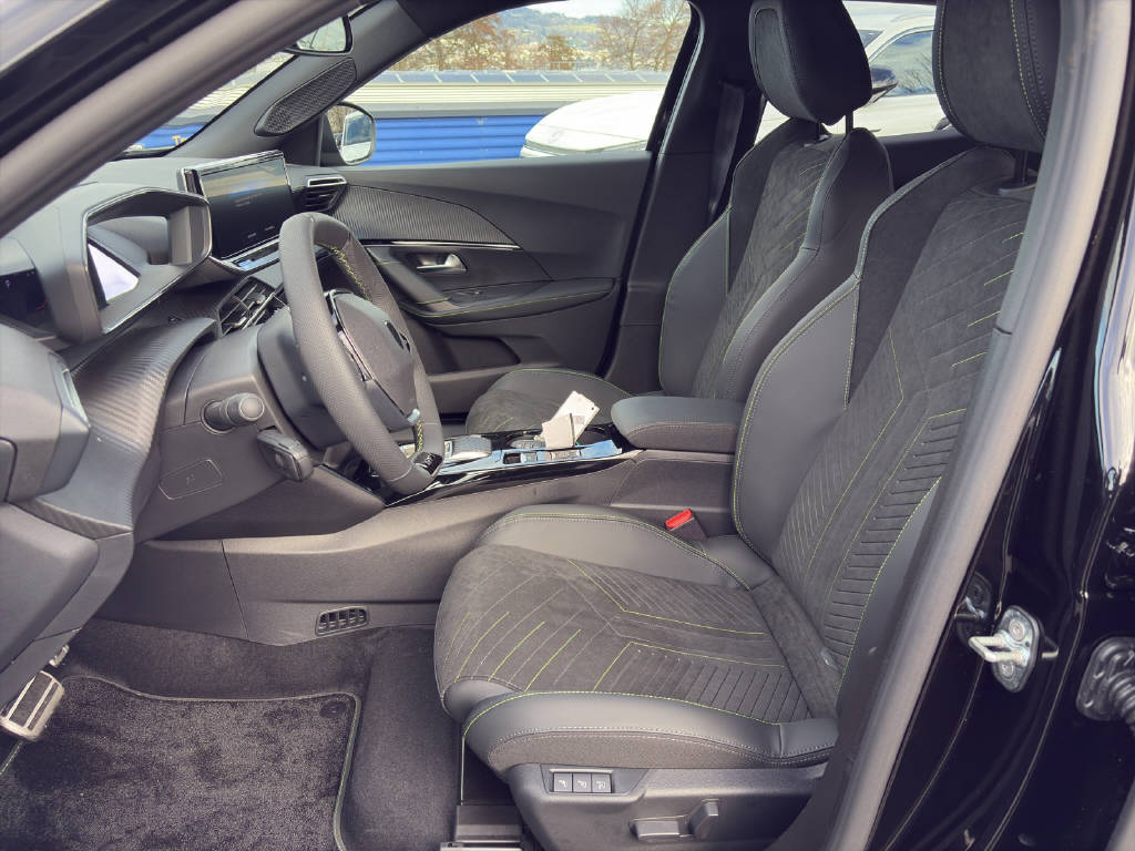 PEUGEOT 2008 1.2 Hybrid 145 GT-image-4
