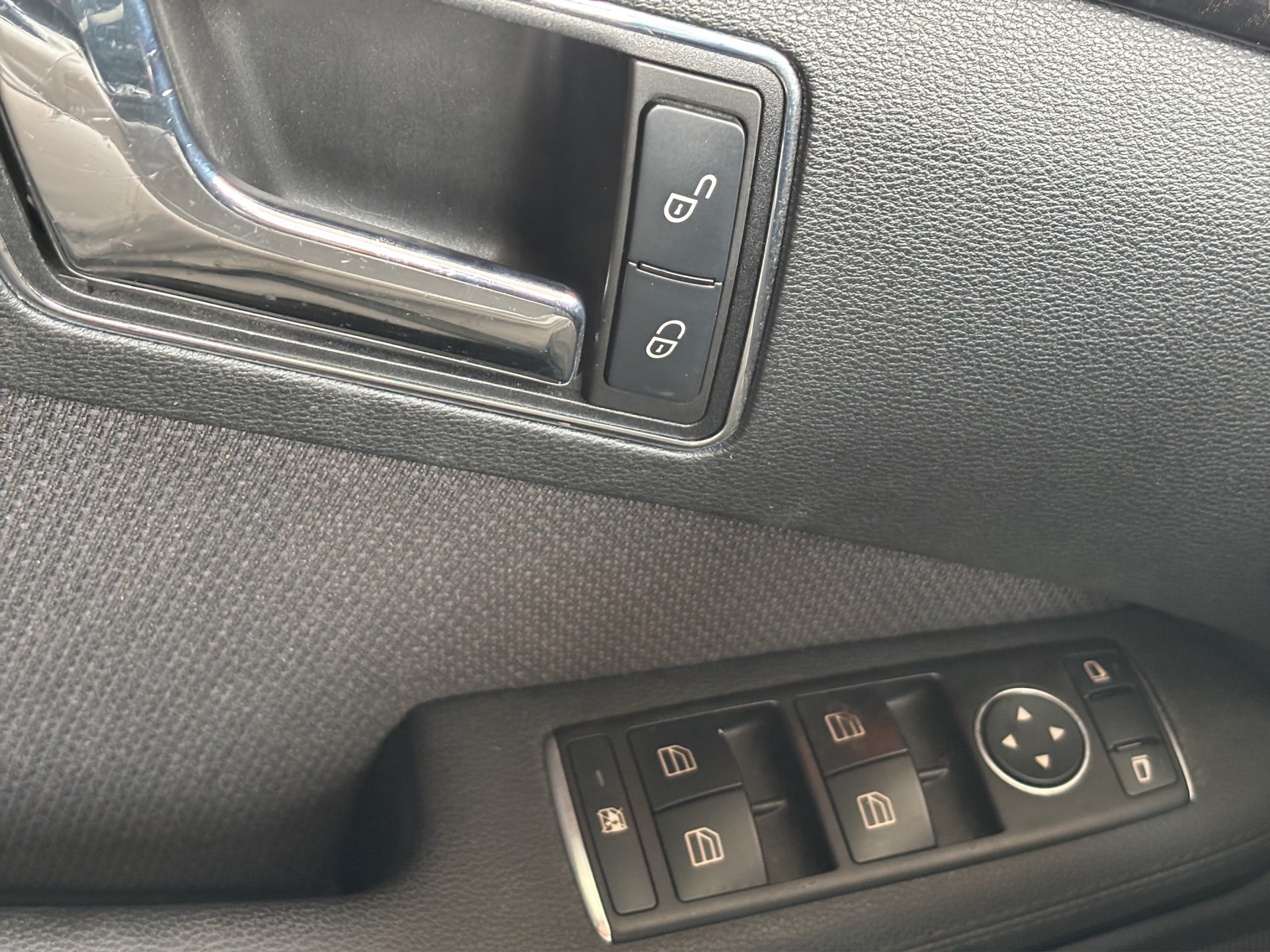 MERCEDES-BENZ E 250 CDI BlueEF Avantgarde Kombi-image-18