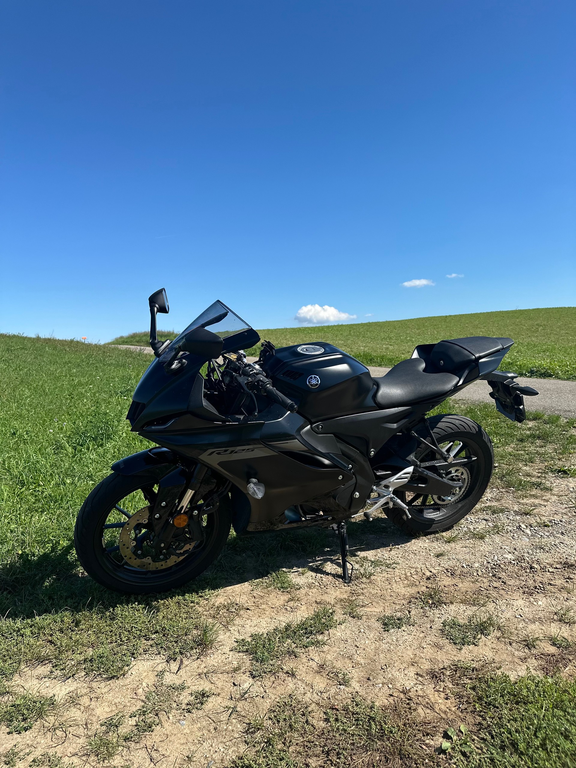 YAMAHA YZF-R 125 ABS-image-2
