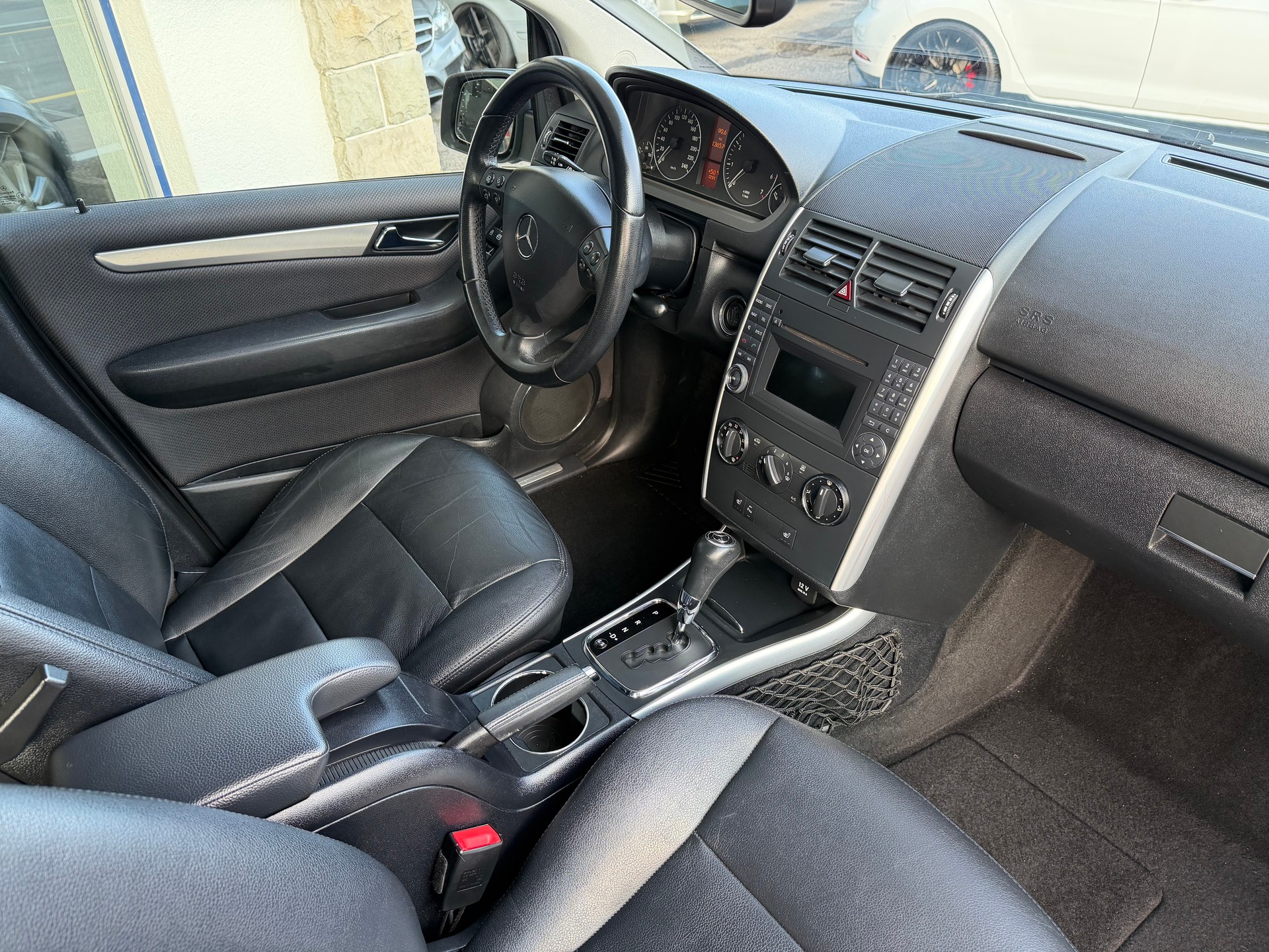 MERCEDES-BENZ A 200 Avantgarde Autotronic-image-9