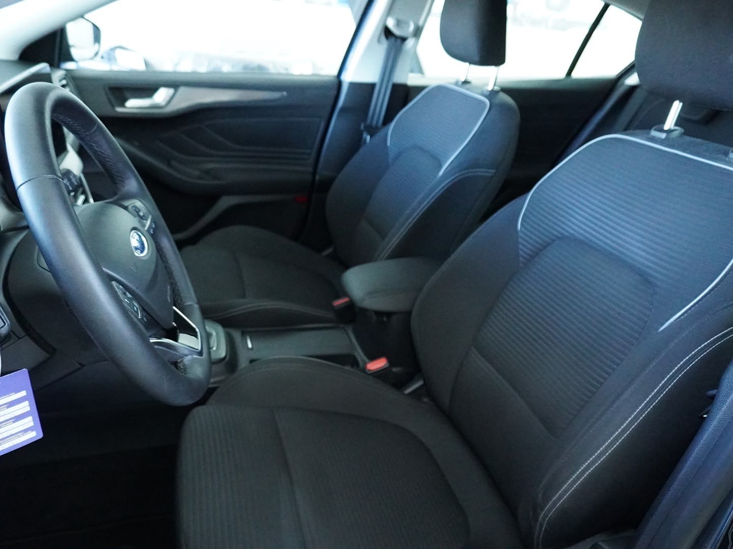 FORD Focus 1.0 MHEV Titanium-showroom-element-3