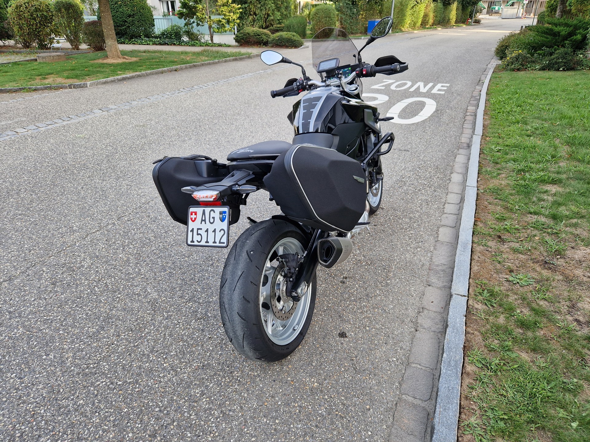 BMW F 900 R A2 (35kW) ABS-image-2