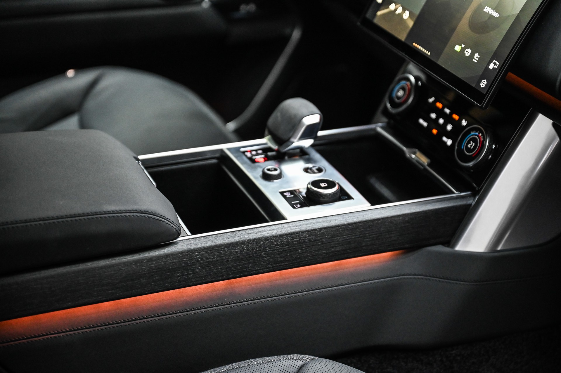 LAND ROVER Range Rover 3.0 TD6 350 HSE-image-24