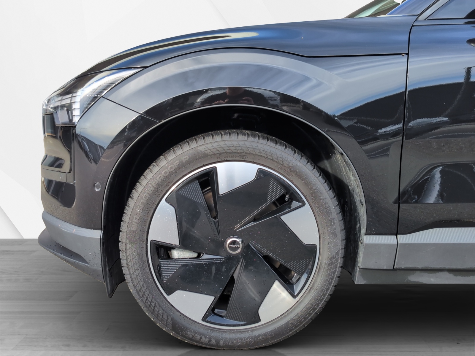 VOLVO EX 30 E60 Twin Ultra Performance AWD-image-8