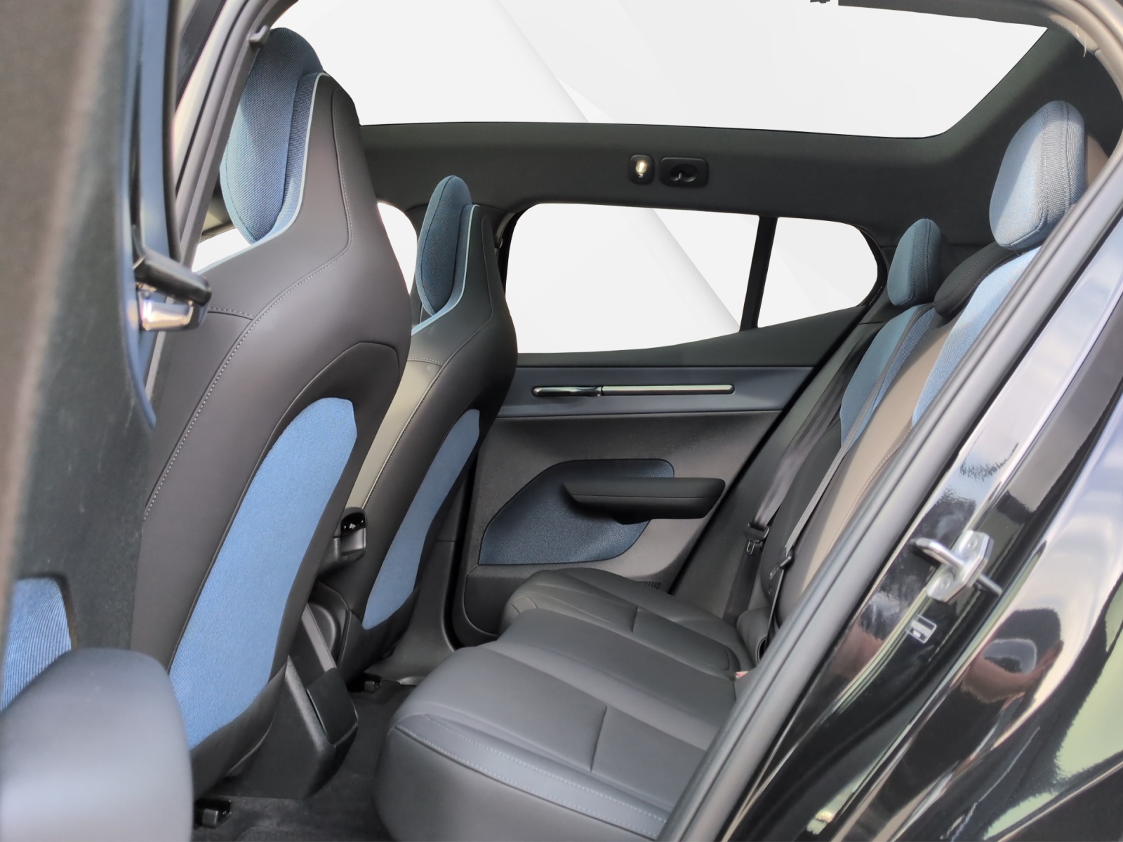 VOLVO EX 30 E60 Twin Ultra Performance AWD-image-13