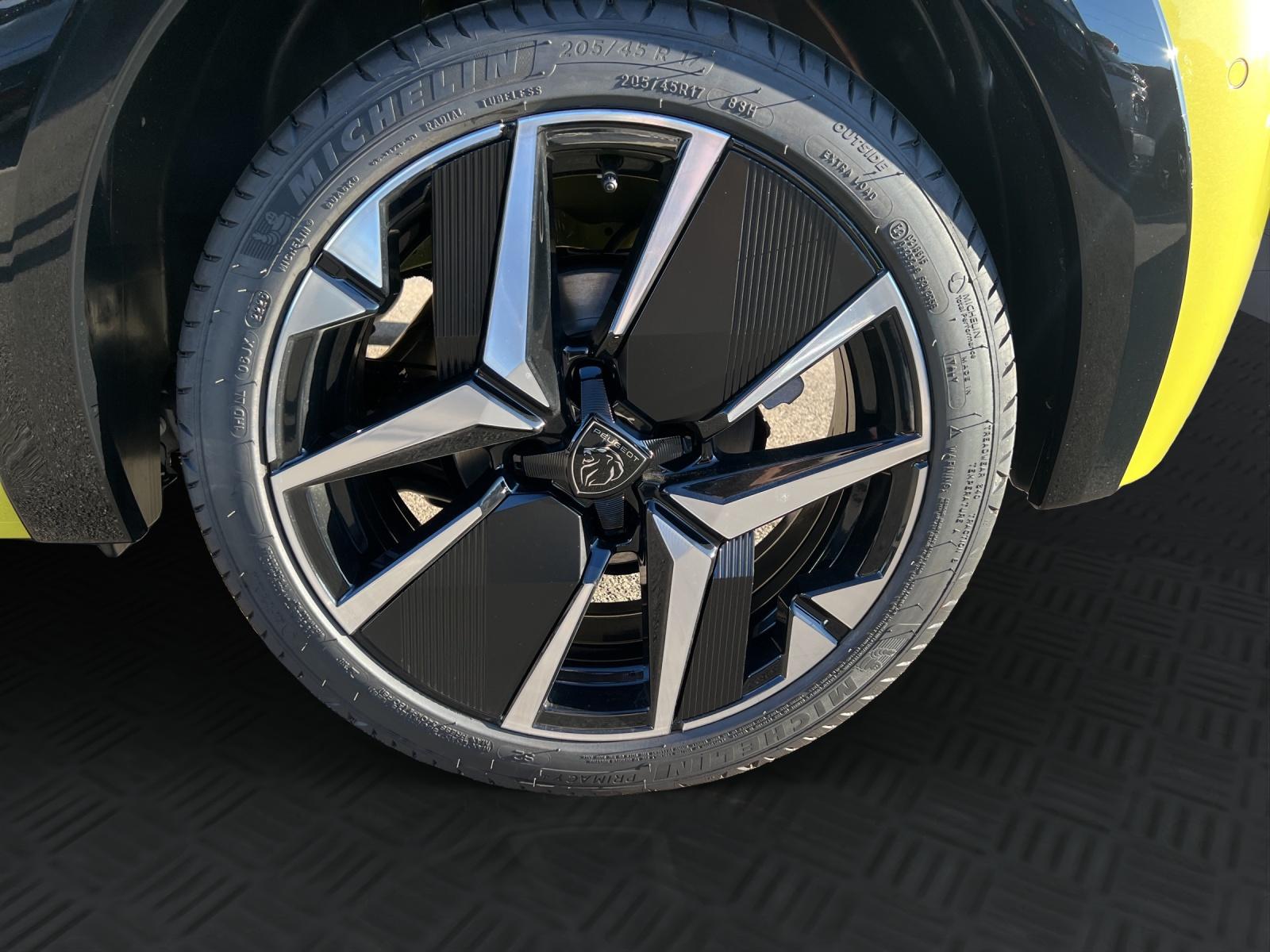 PEUGEOT 208 1.2 Hybrid 145 GT Exclusive-image-6