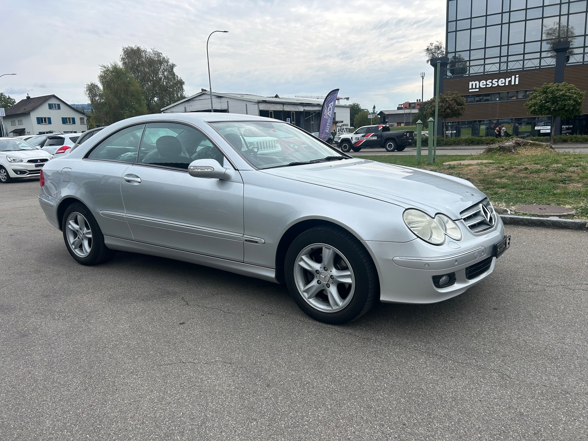 MERCEDES-BENZ CLK 200-image-11