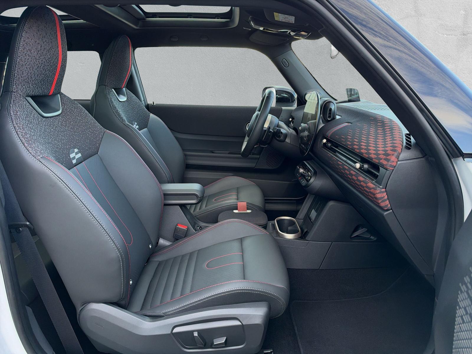 MINI John Cooper Works F66 2.0i (CH)-image-12