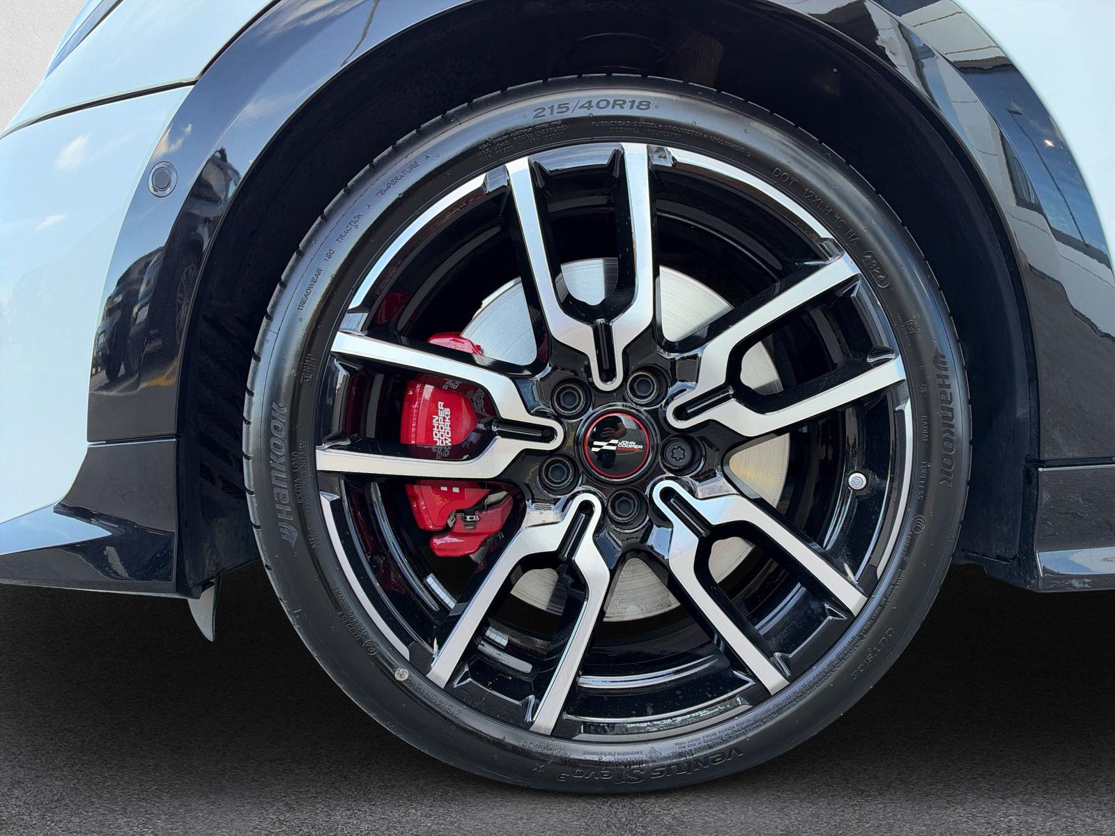 MINI John Cooper Works F66 2.0i (CH)-image-9