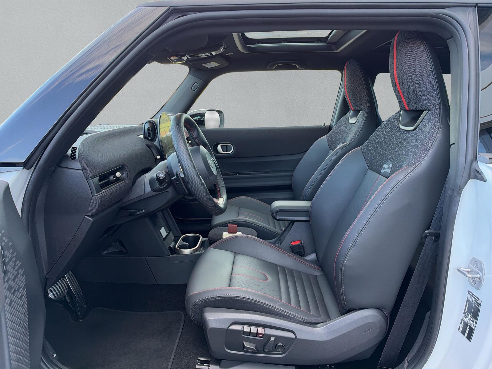 MINI John Cooper Works F66 2.0i (CH)-image-11