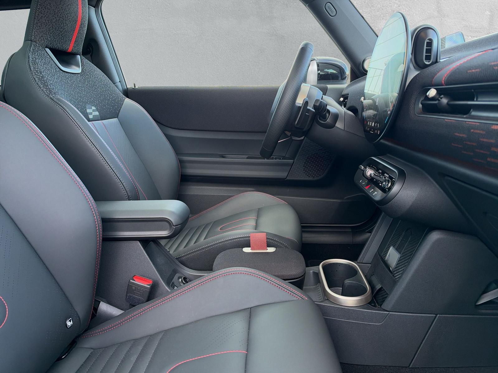 MINI John Cooper Works F66 2.0i (CH)-image-13