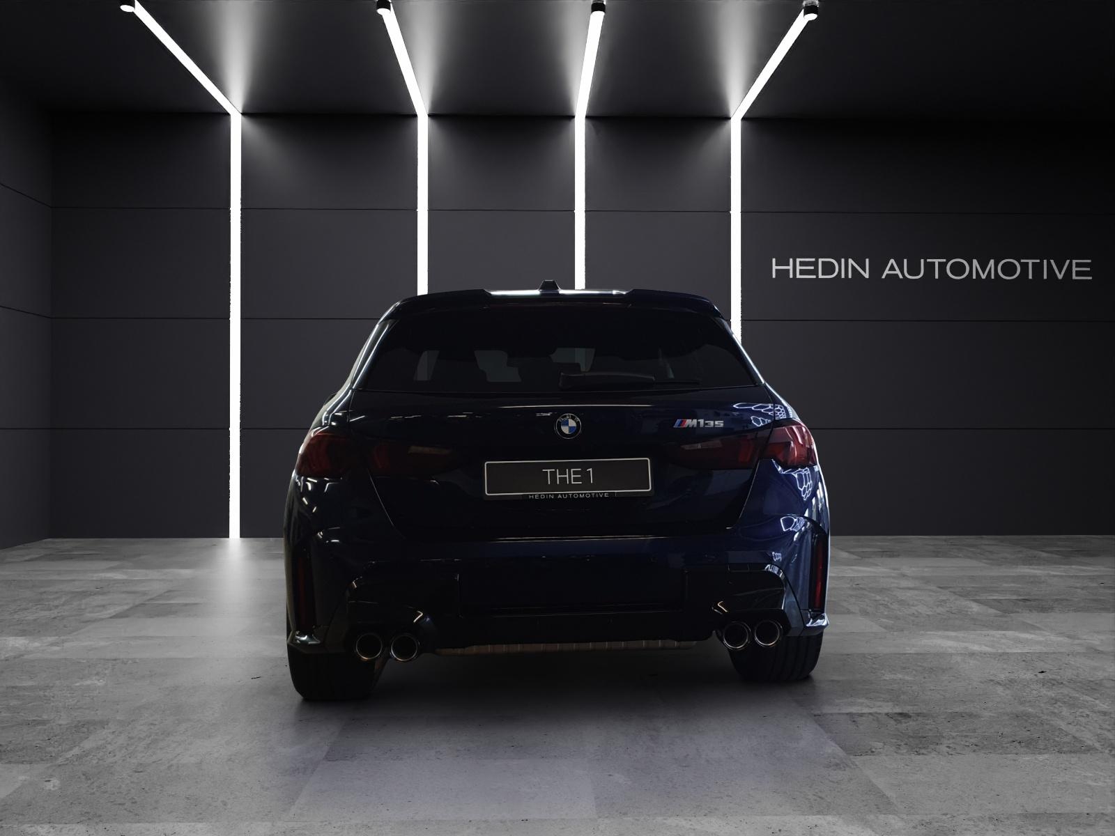 BMW M135i xDrive-showroom-element-3