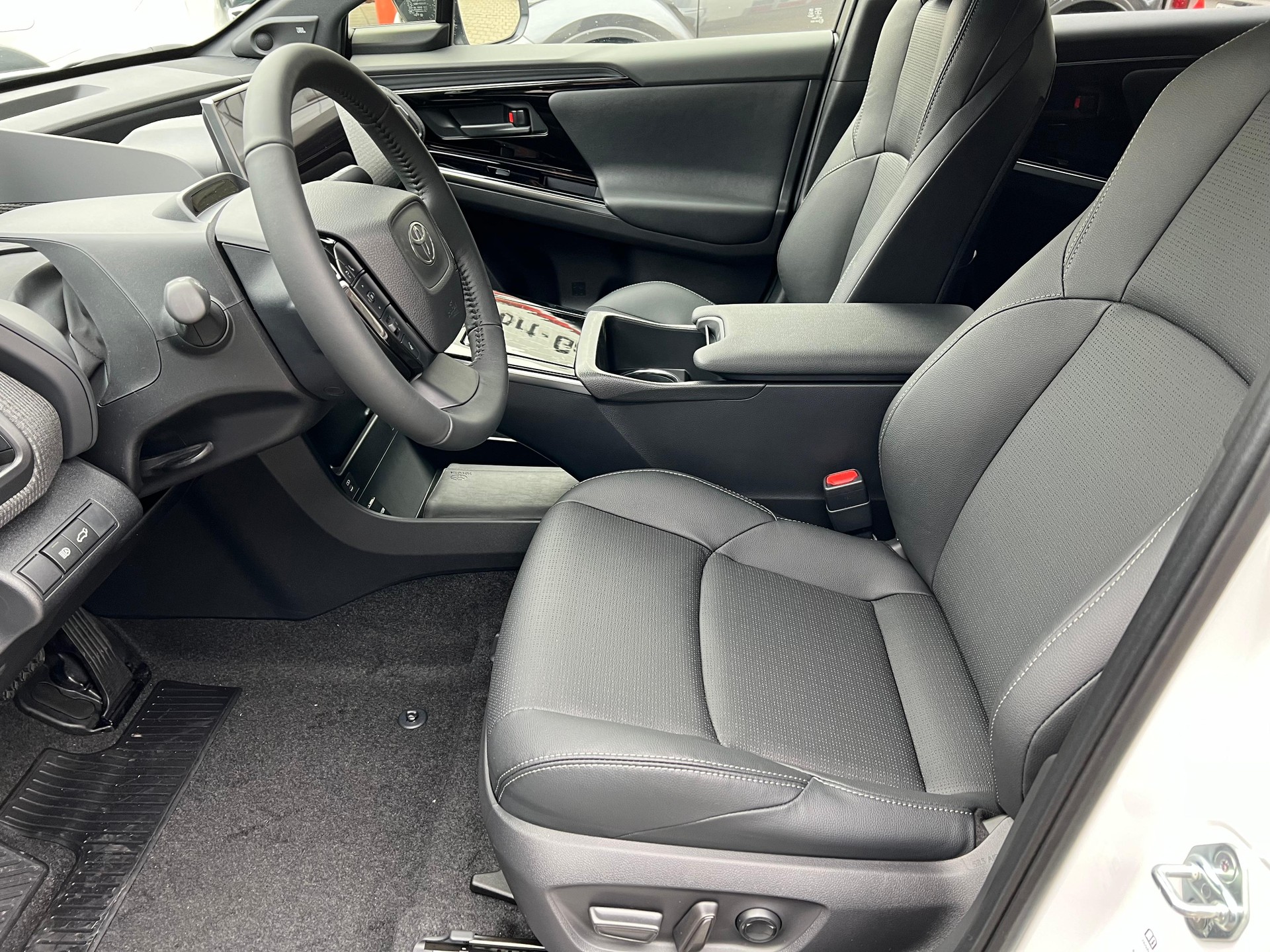TOYOTA bZ4X 6.6 kw OBC Premium AWD-image-8