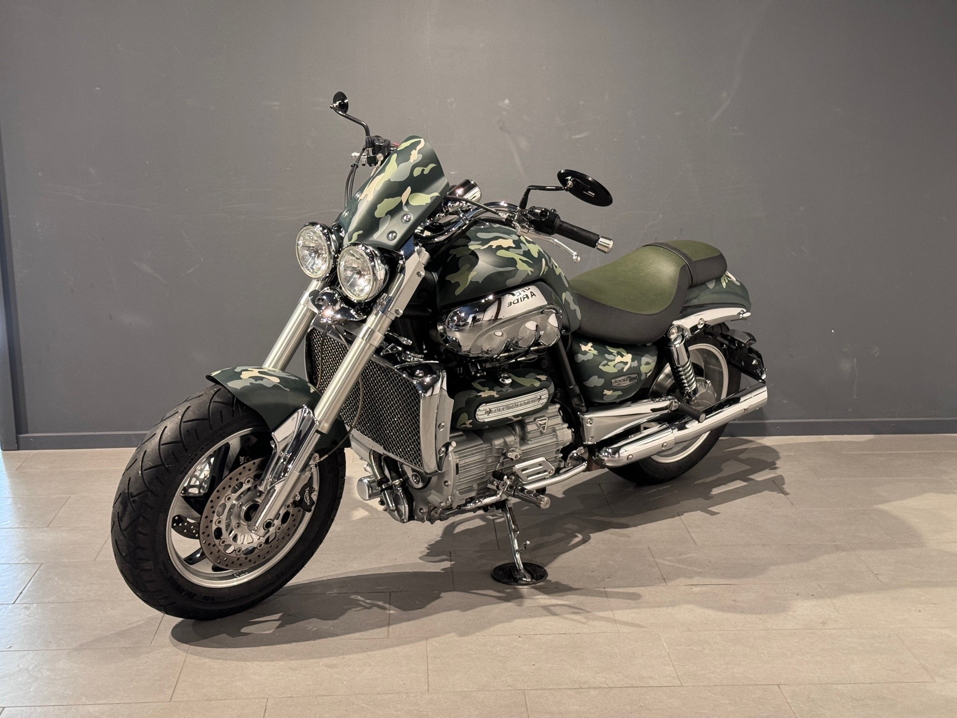 TRIUMPH Rocket III-image-2