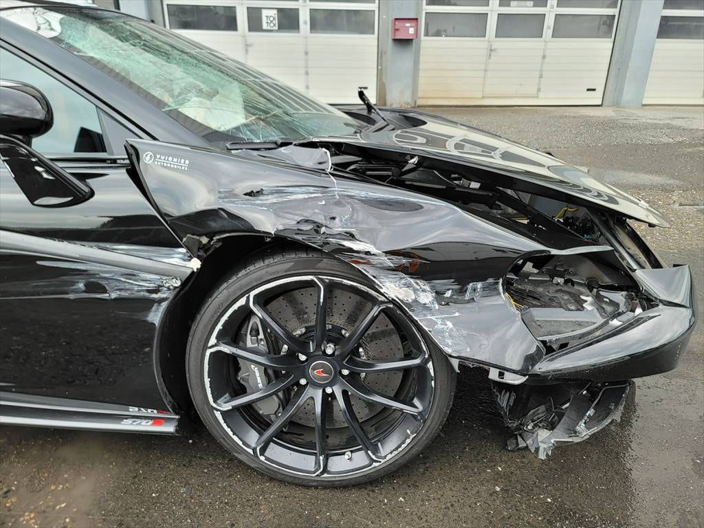 McLAREN 570S Spider 3.8 V8 SSG-image-12