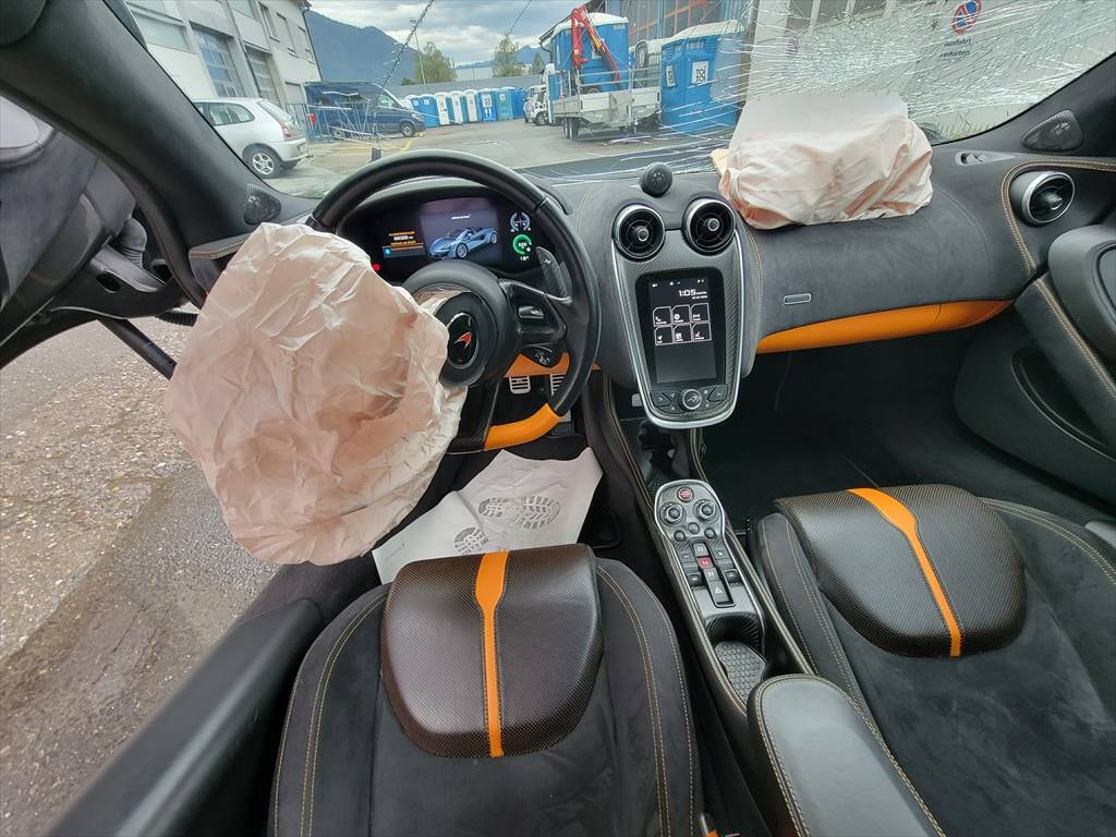 McLAREN 570S Spider 3.8 V8 SSG-image-10