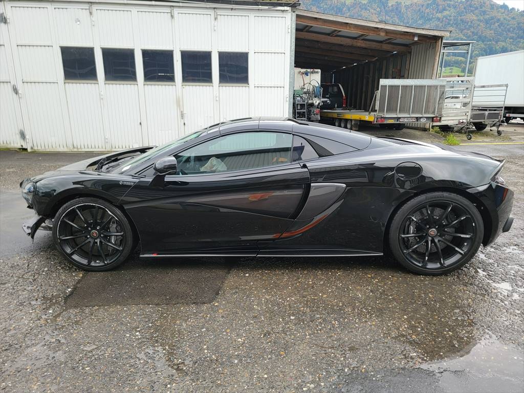 McLAREN 570S Spider 3.8 V8 SSG-image-1