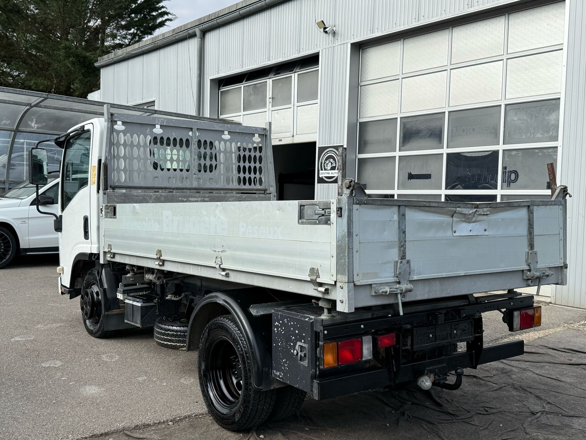 ISUZU NLS 85A / Pont basculant 4*4-image-7