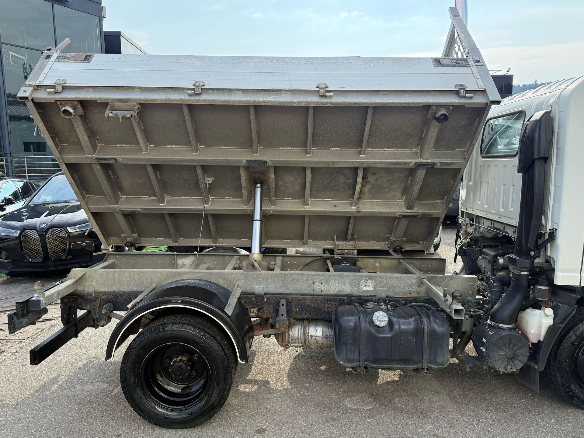 ISUZU NLS 85A / Pont basculant 4*4