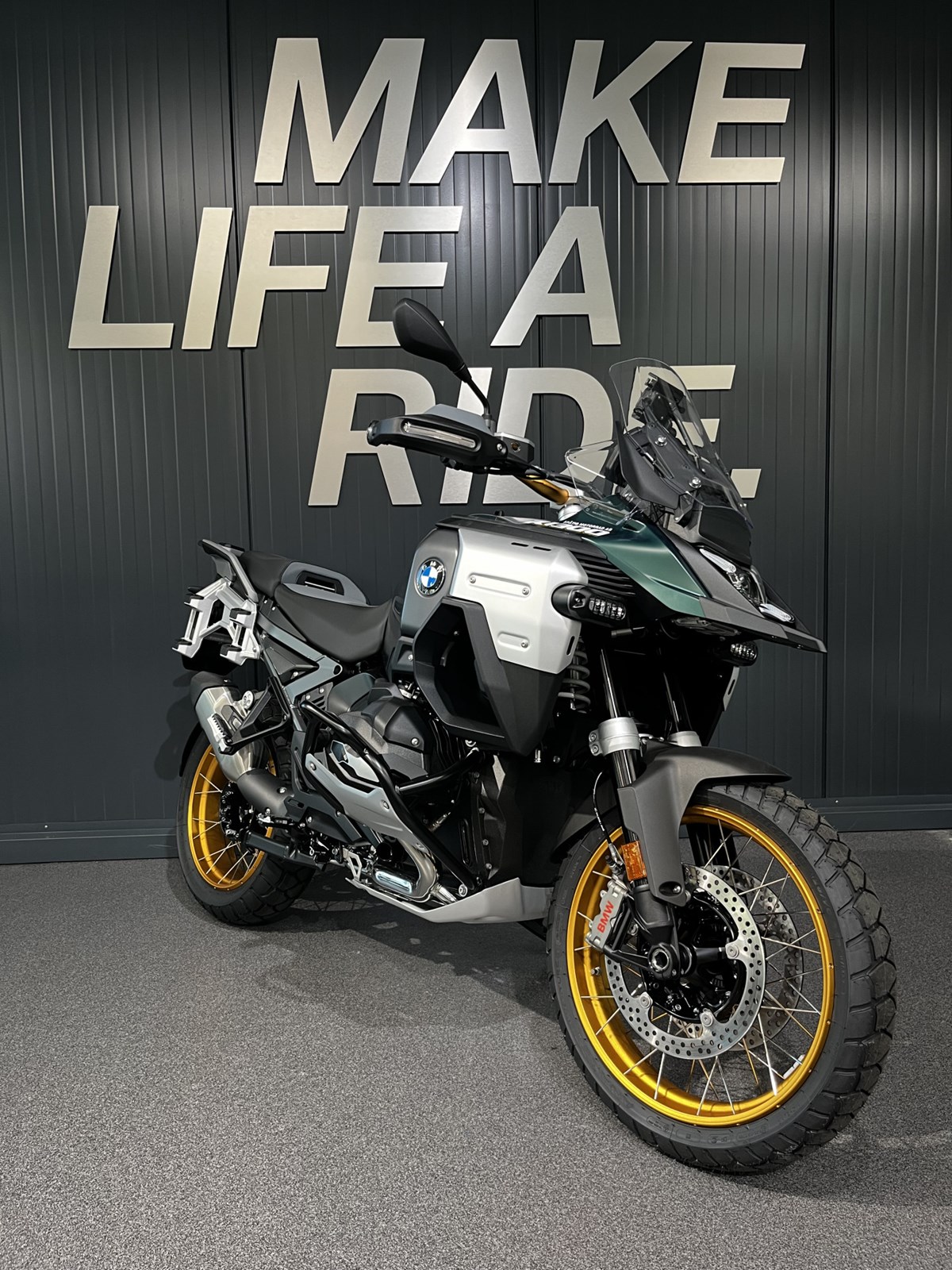 BMW R 1300 GS Adventure-image-1