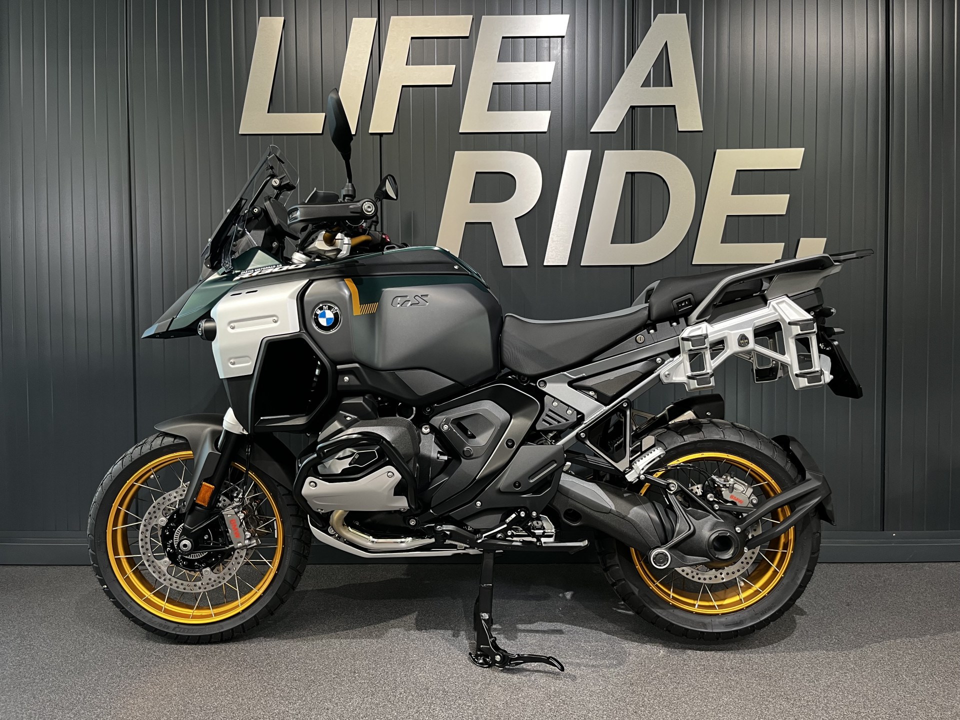 BMW R 1300 GS Adventure-image-2