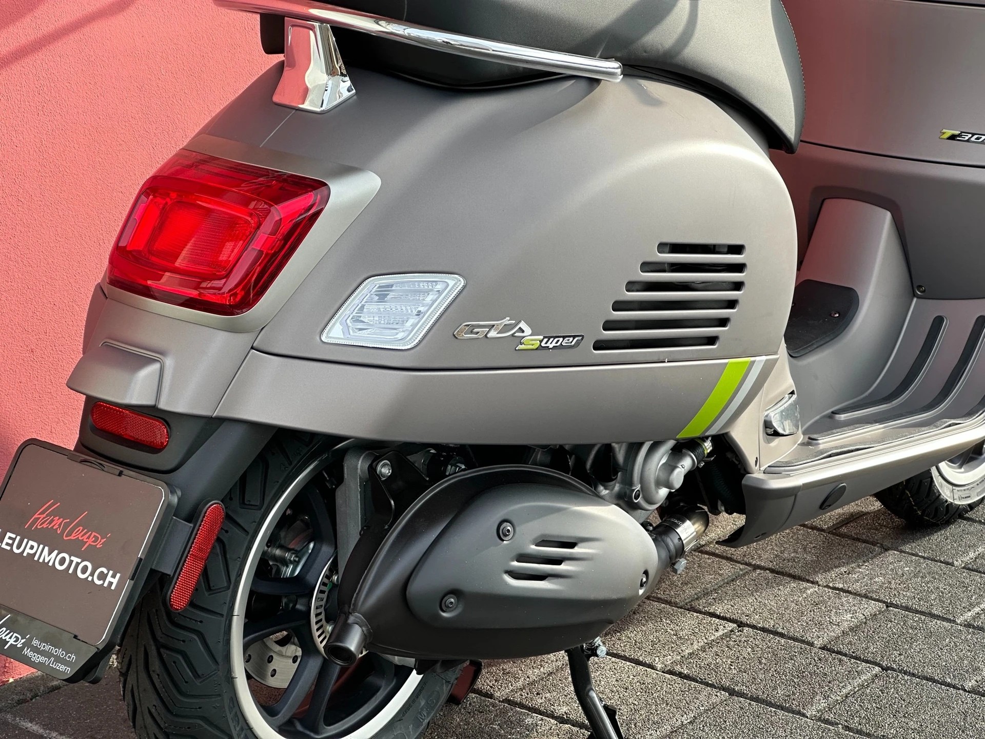 PIAGGIO Vespa GTS 125 Super Tech ABS-image-8
