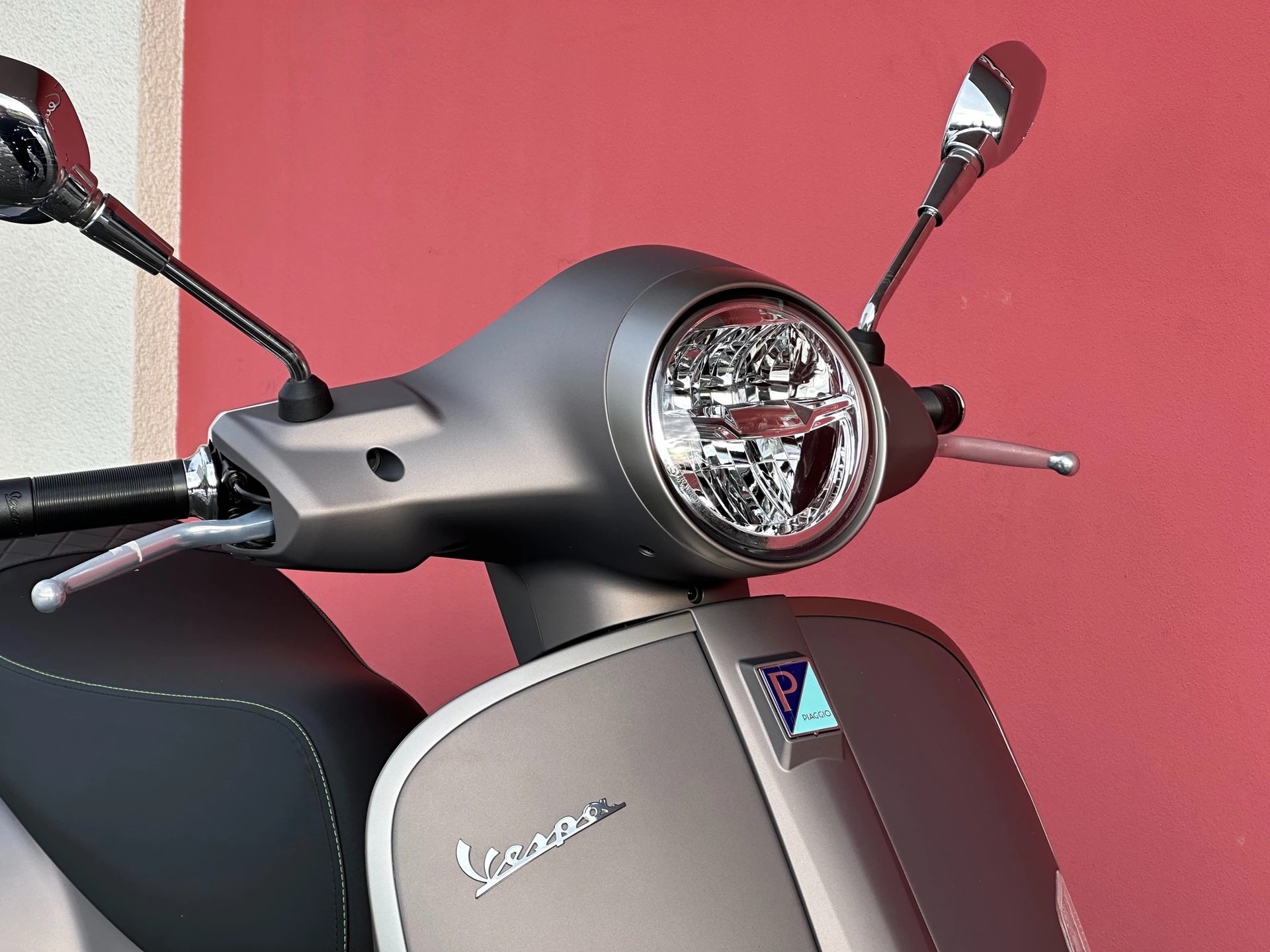 PIAGGIO Vespa GTS 125 Super Tech ABS-image-13
